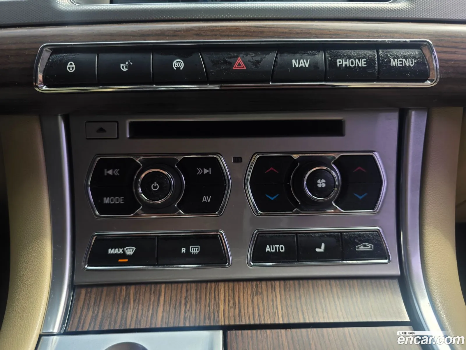 Jaguar XF 2015 — 14