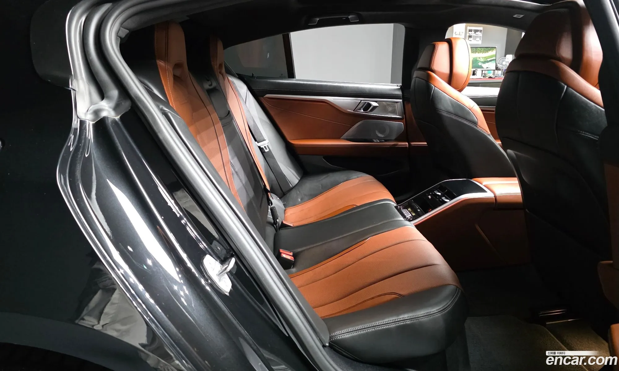 BMW 8 Series 2023 — 16