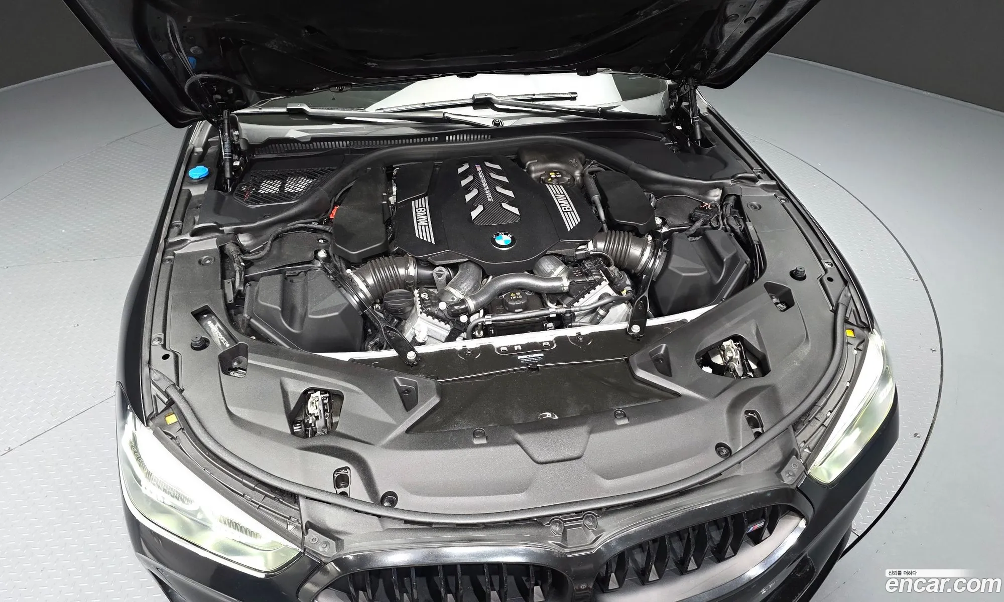 BMW 8 Series 2023 — 13