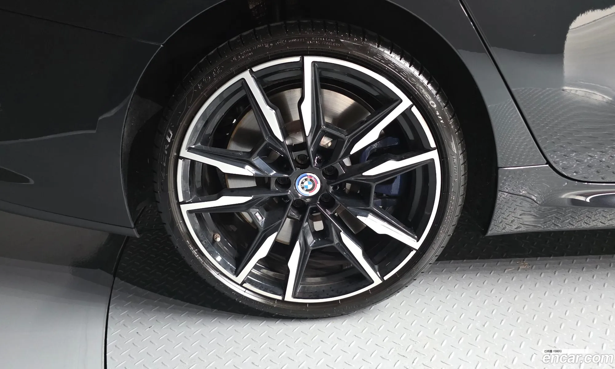 BMW 8 Series 2023 — 8