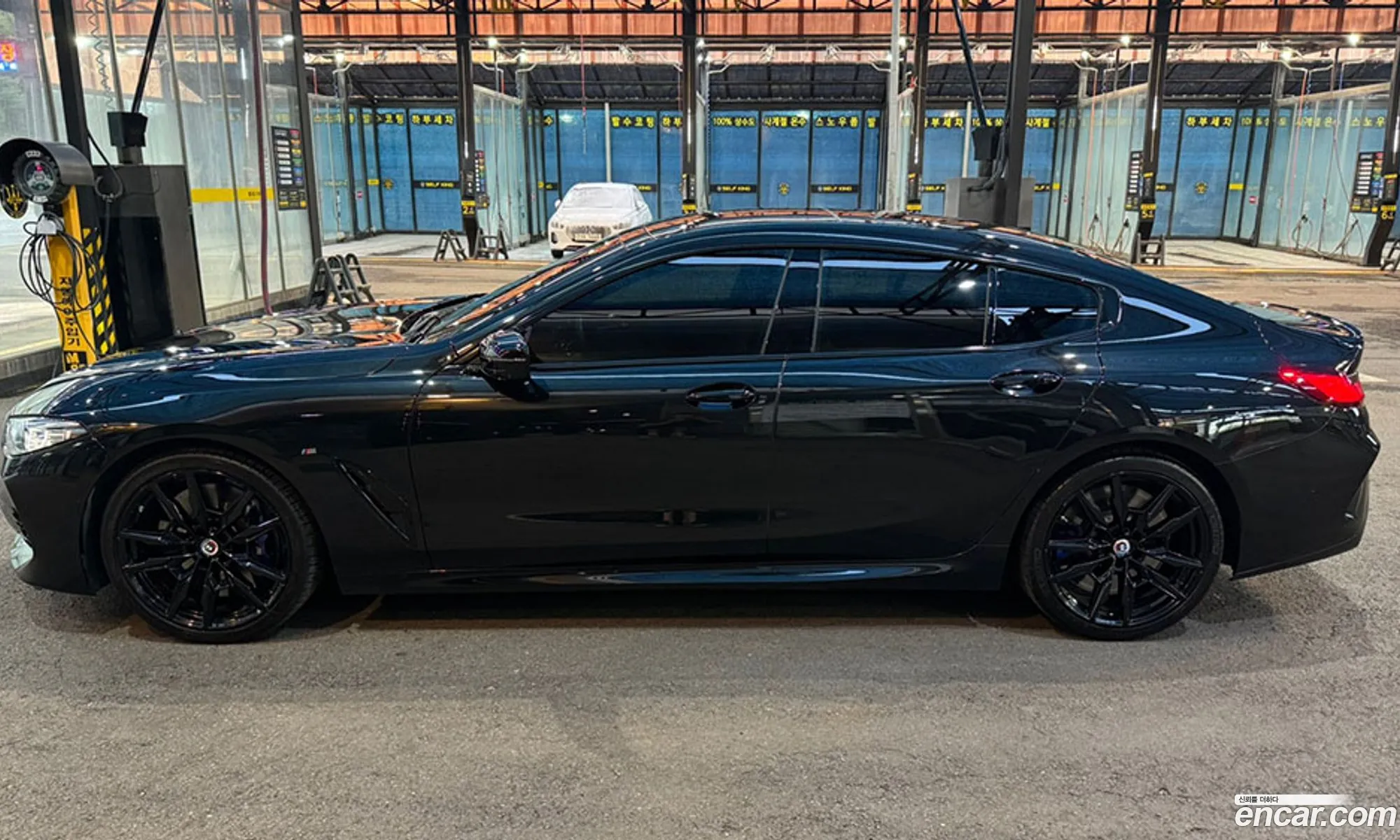 BMW 8 Series 2022 — 2