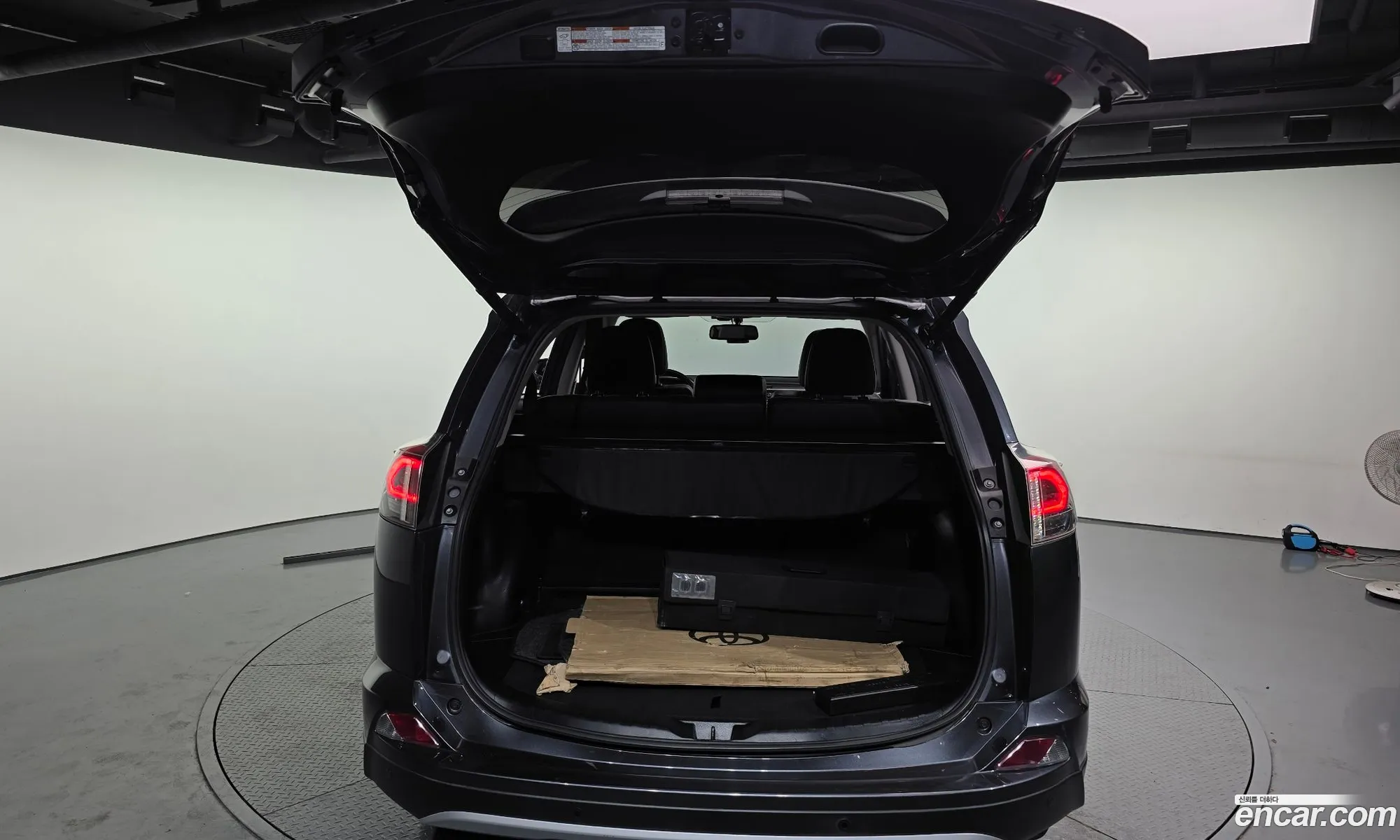 Toyota RAV4 2018 — 18