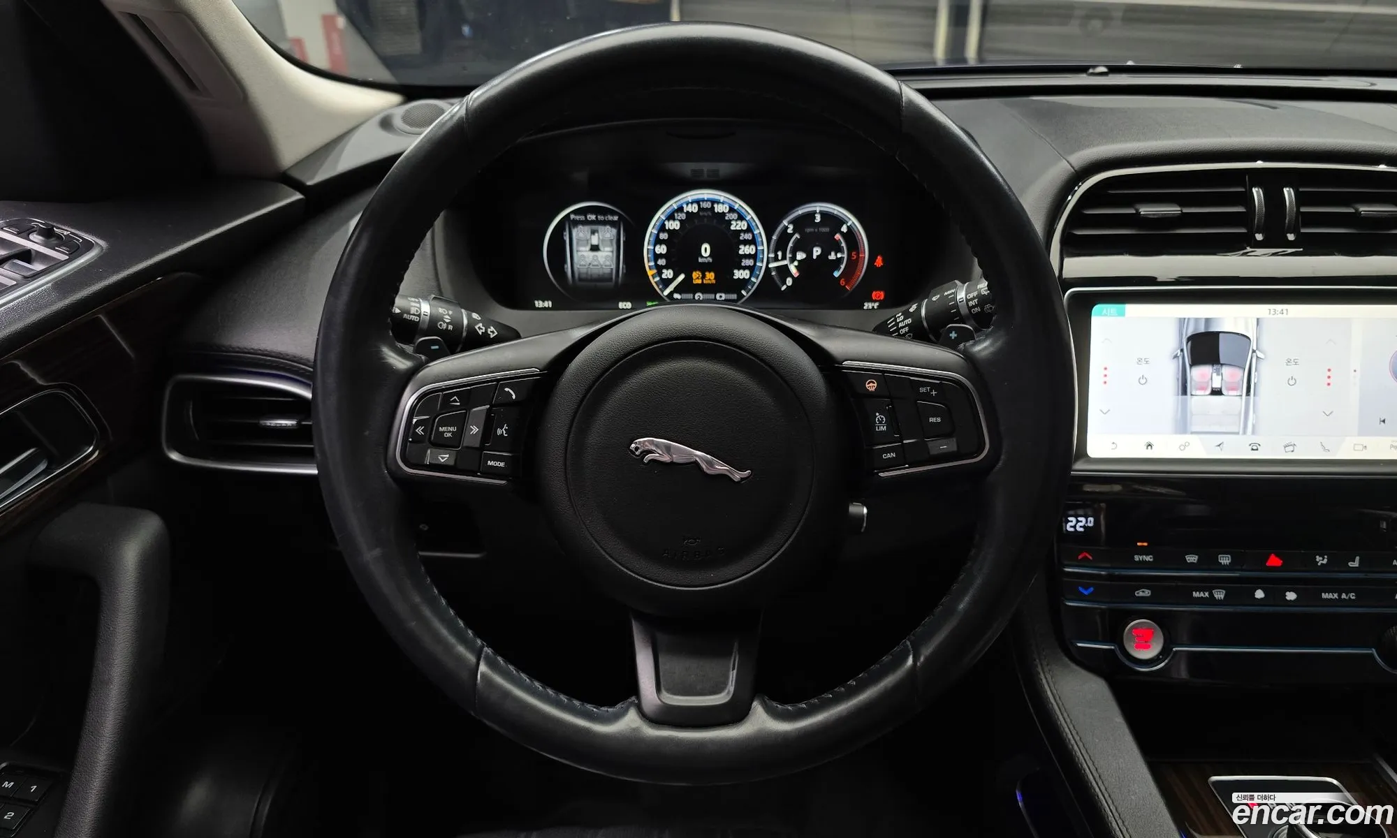 Jaguar F-Pace 2017 SADCA2BN9HA491080 — 9