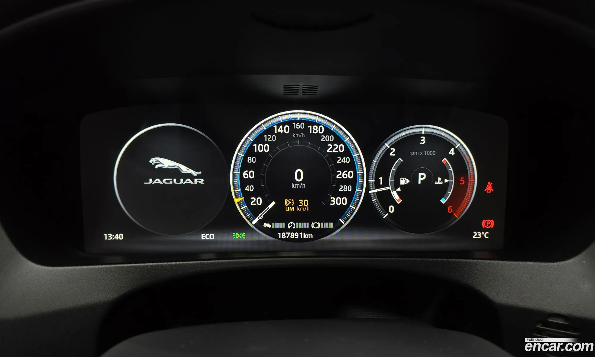 Jaguar F-Pace 2017 SADCA2BN9HA491080 — 13