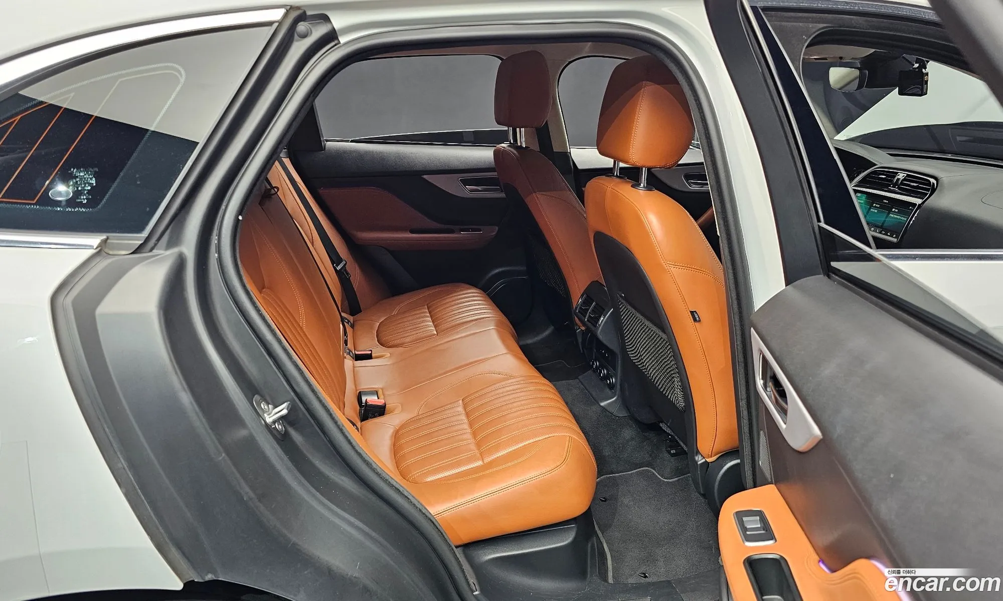 Jaguar F-Pace 2019 SADCA2BN6KA366030 — 5