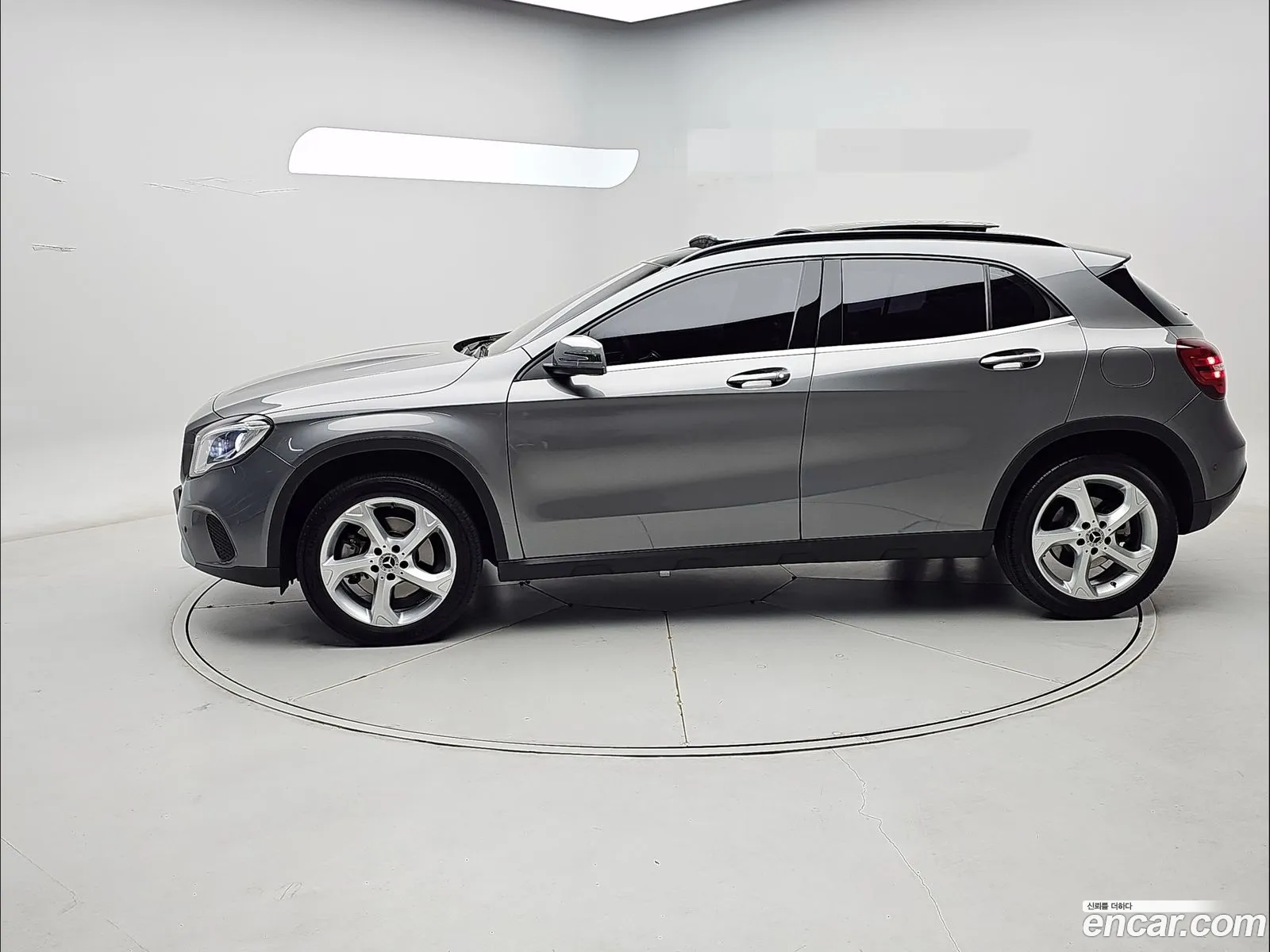 Mercedes-Benz GLA-Class X156 2017 — 12