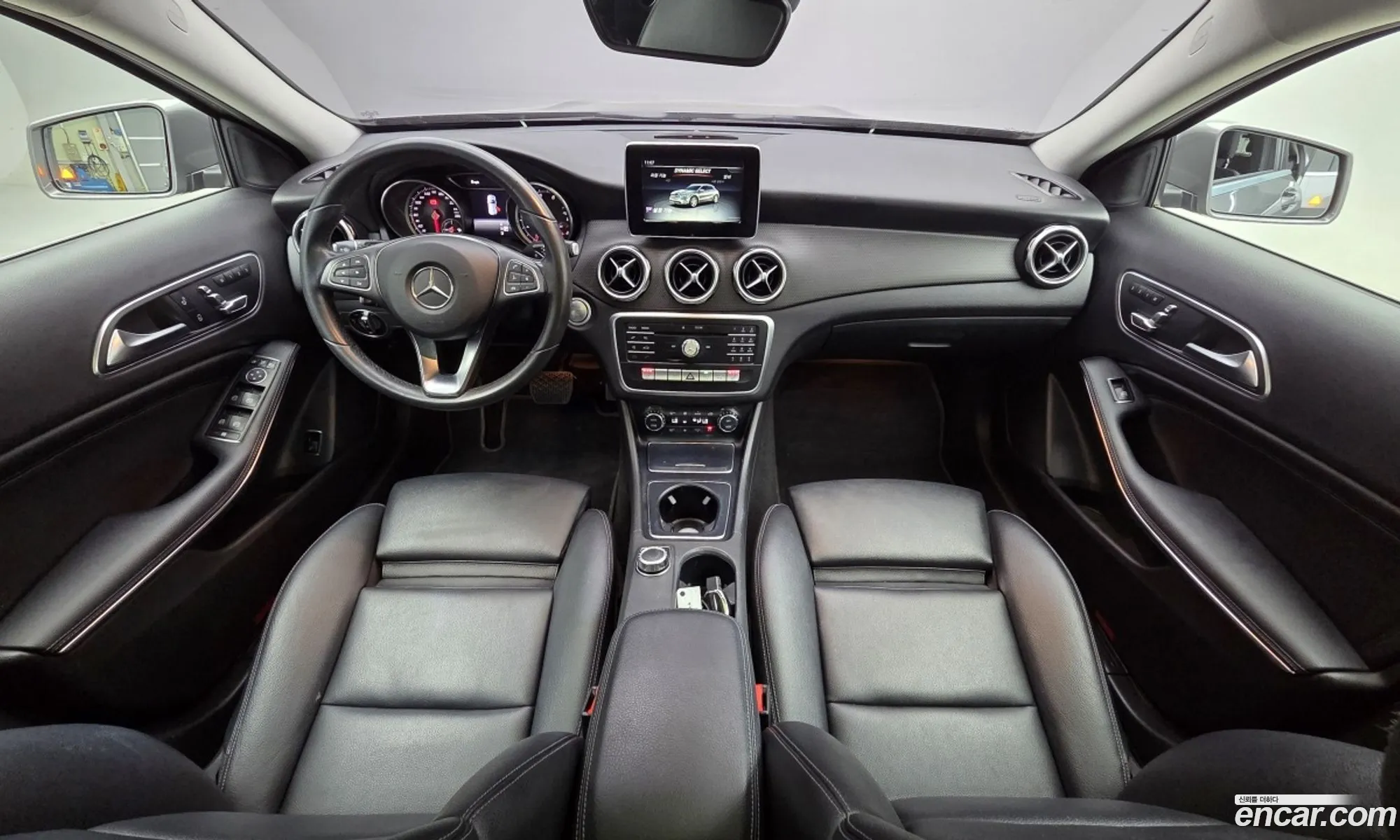 Mercedes-Benz GLA-Class X156 2017 — 13