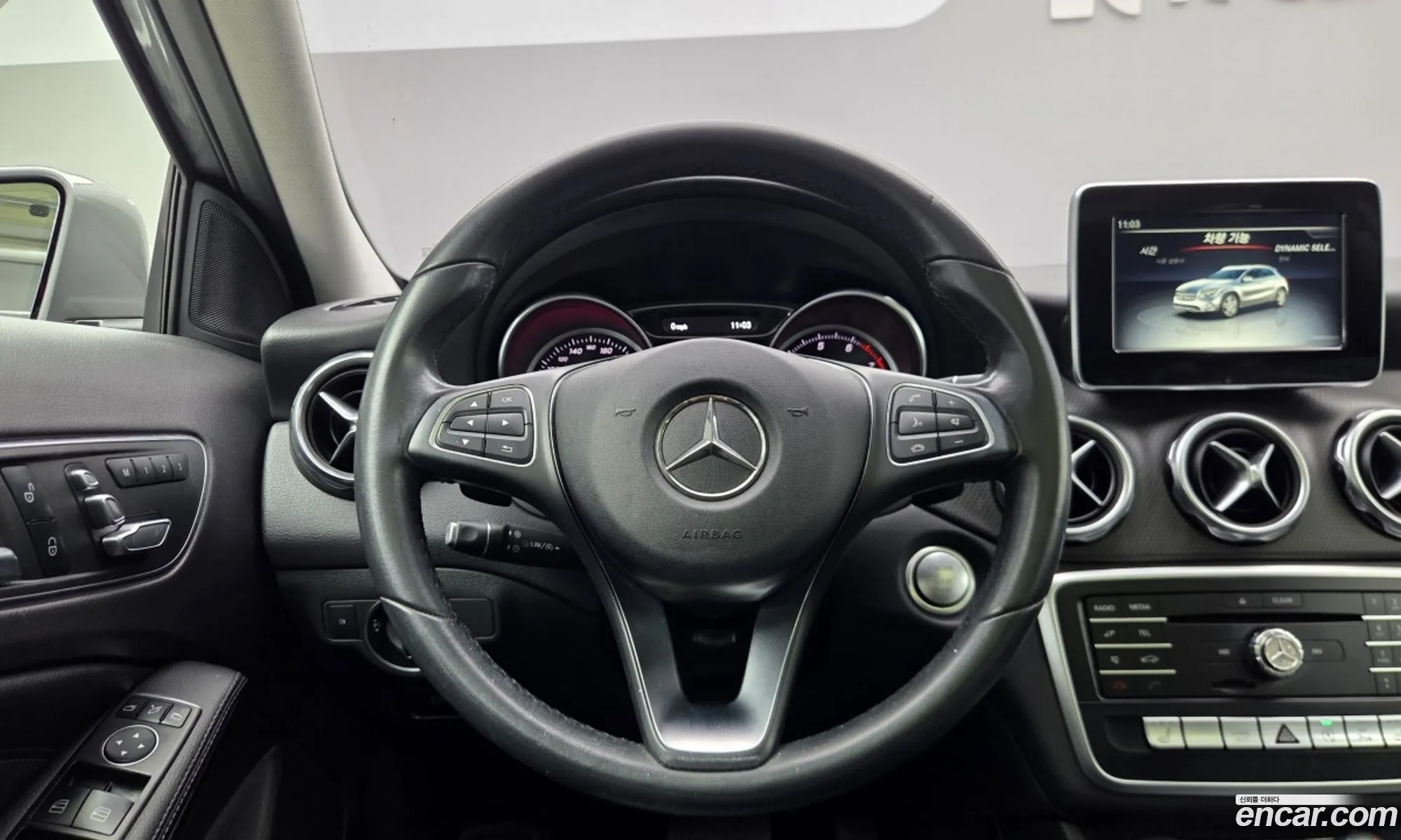 Mercedes-Benz GLA-Class X156 2017 — 16