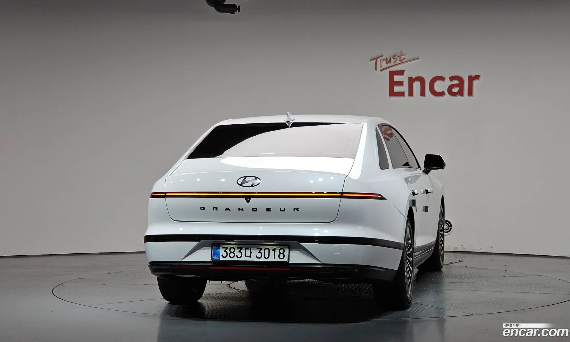 Hyundai Grandeur Hybrid 2026 — 4