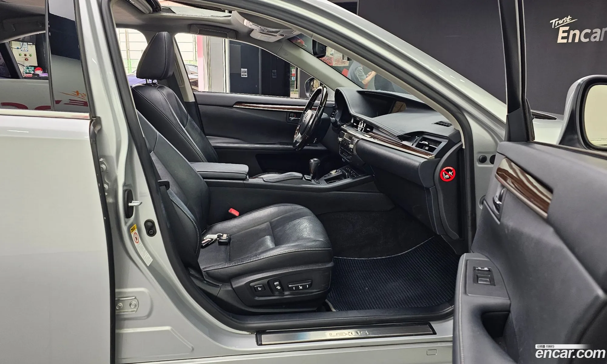 Lexus ES300h 2015 — 12