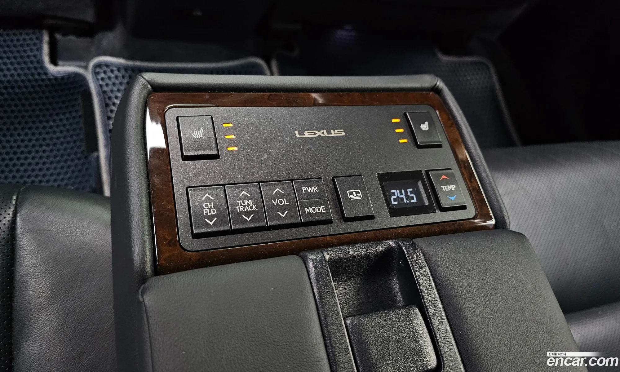 Lexus ES300h 2015 — 21