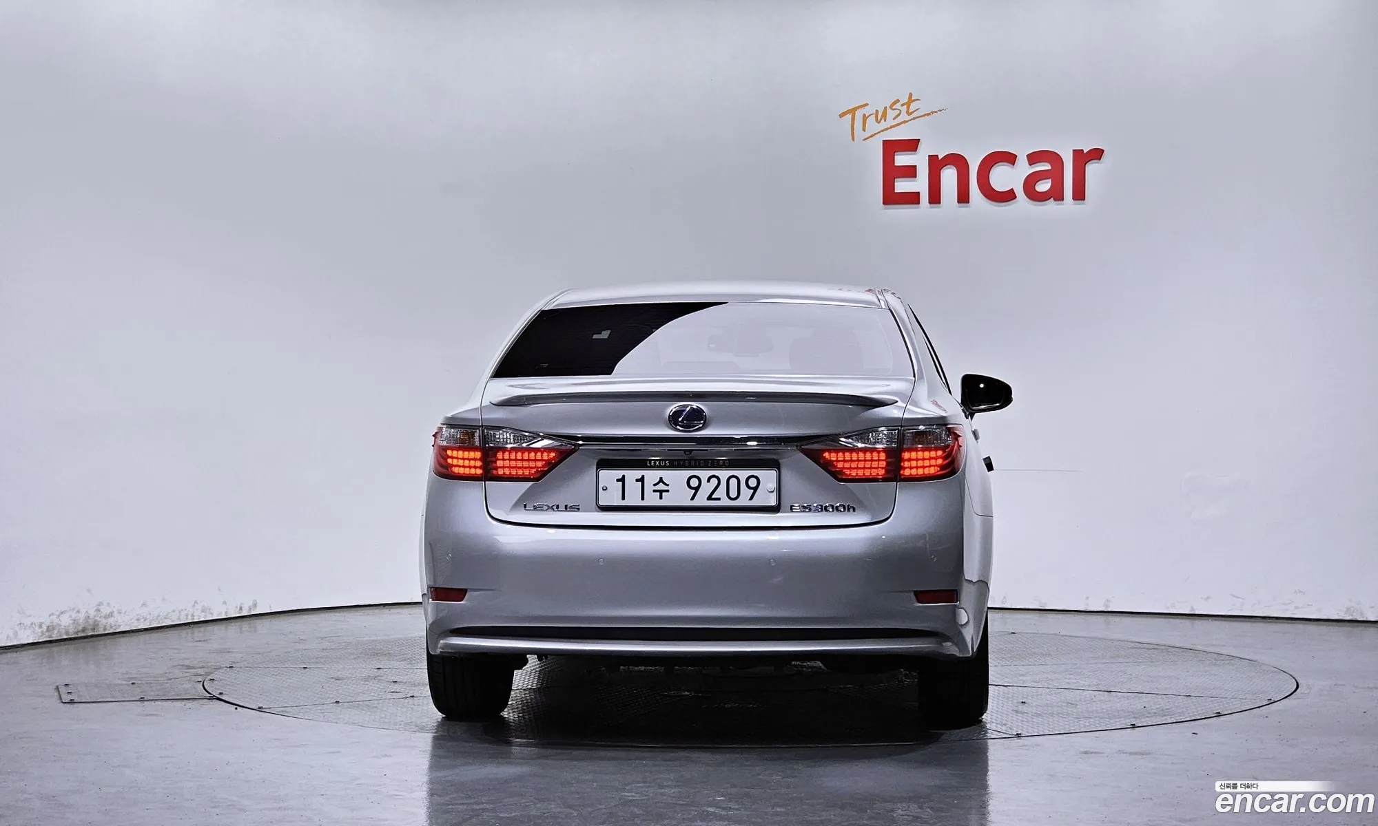 Lexus ES300h 2015 — 17
