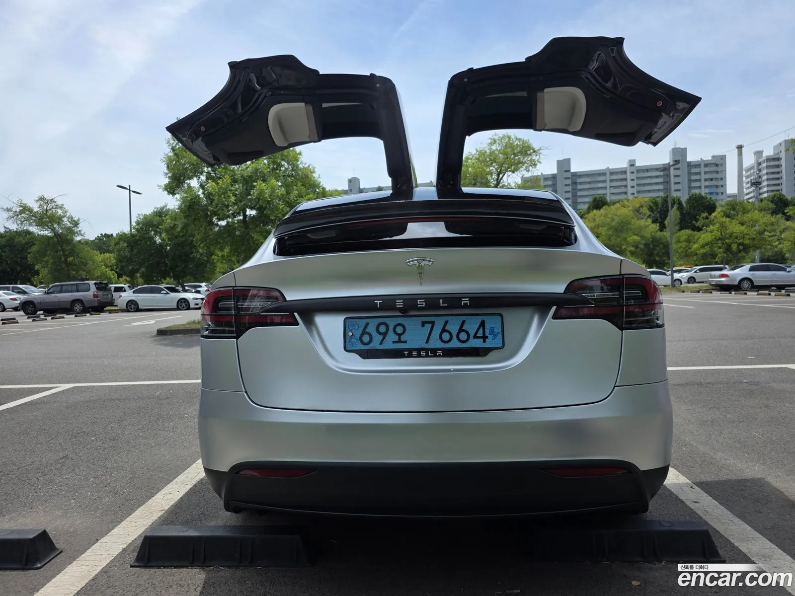 Tesla Model X 2020 — 14