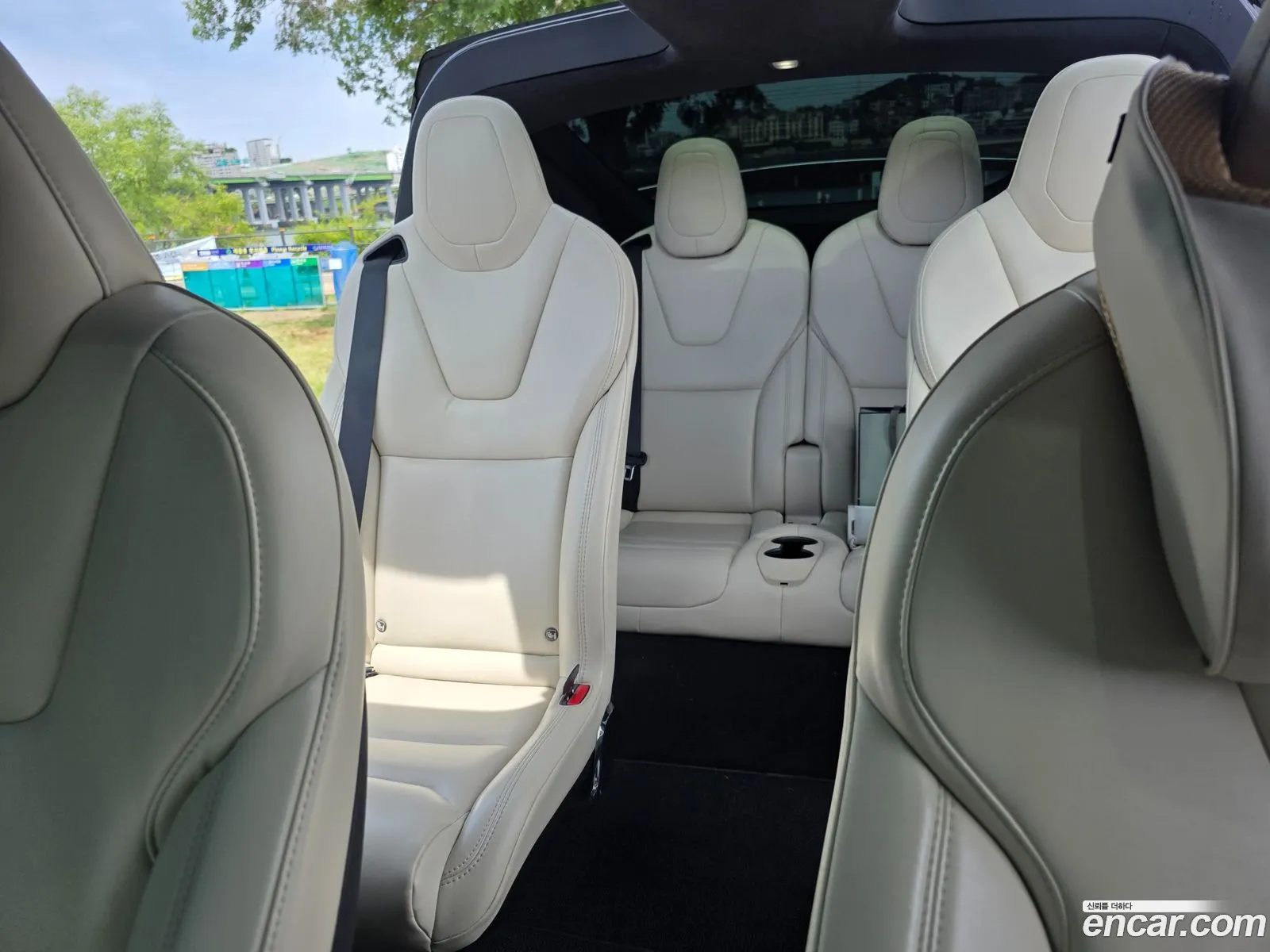 Tesla Model X 2020 — 12