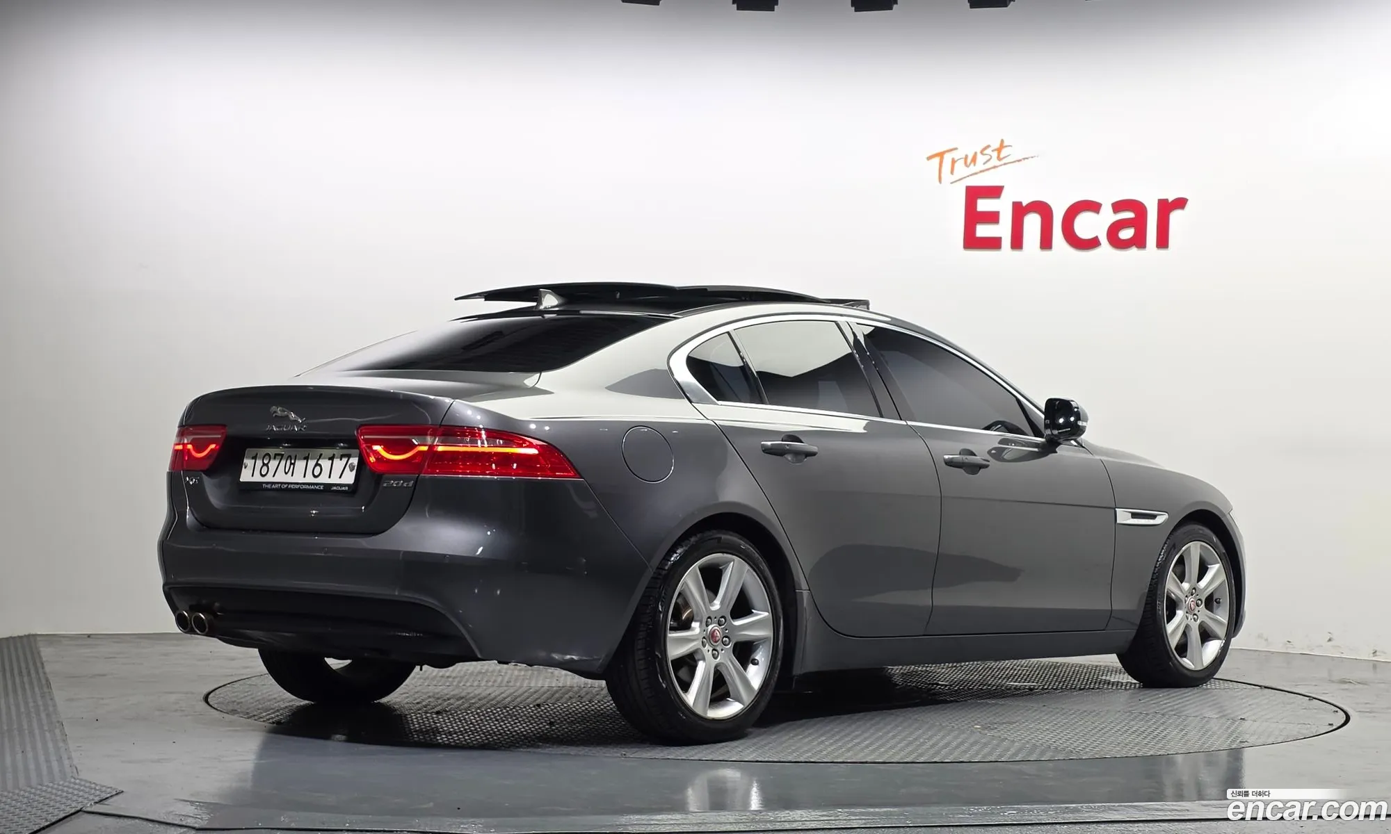 Jaguar XE 2016 SAJAB4BN7GA927551 — 10
