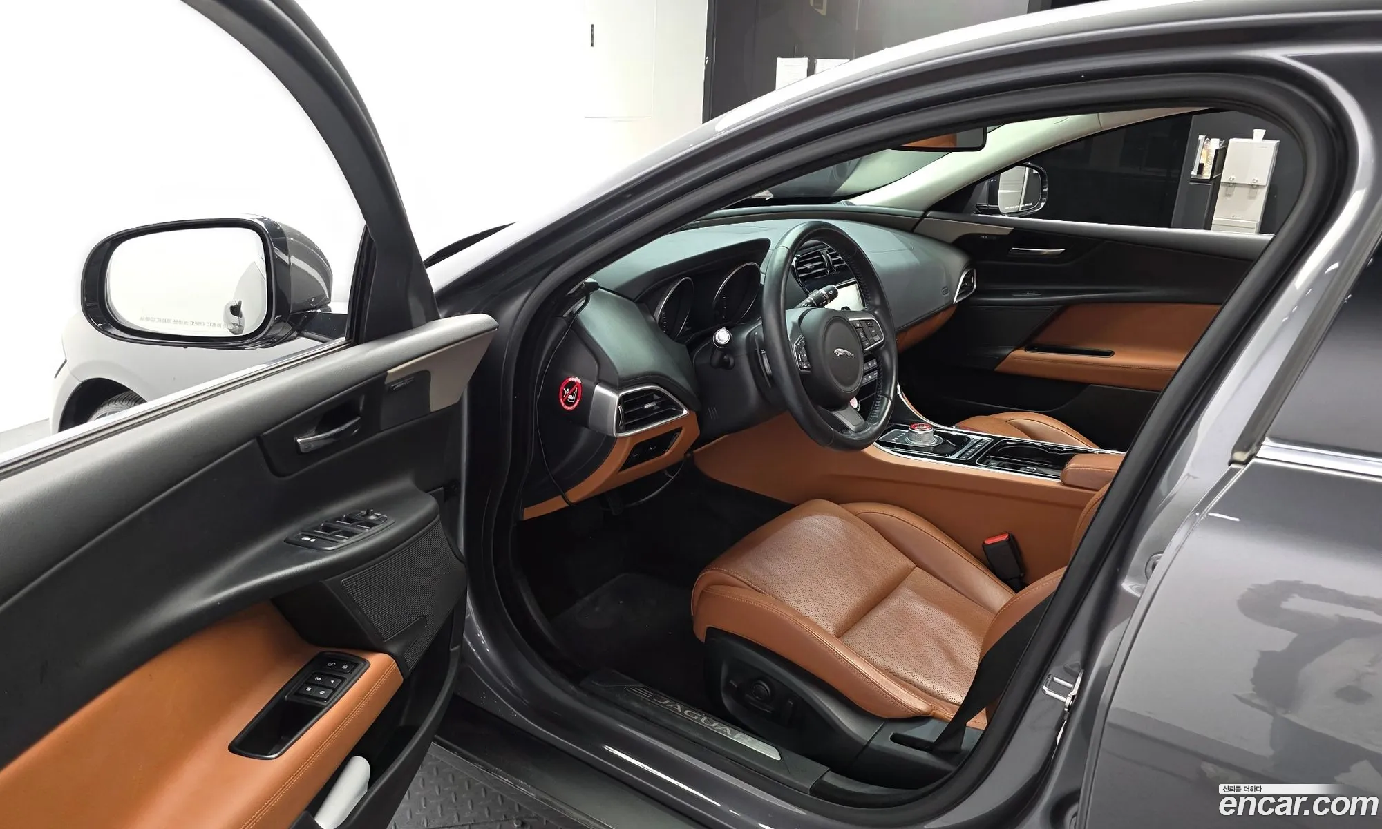Jaguar XE 2016 SAJAB4BN7GA927551 — 9