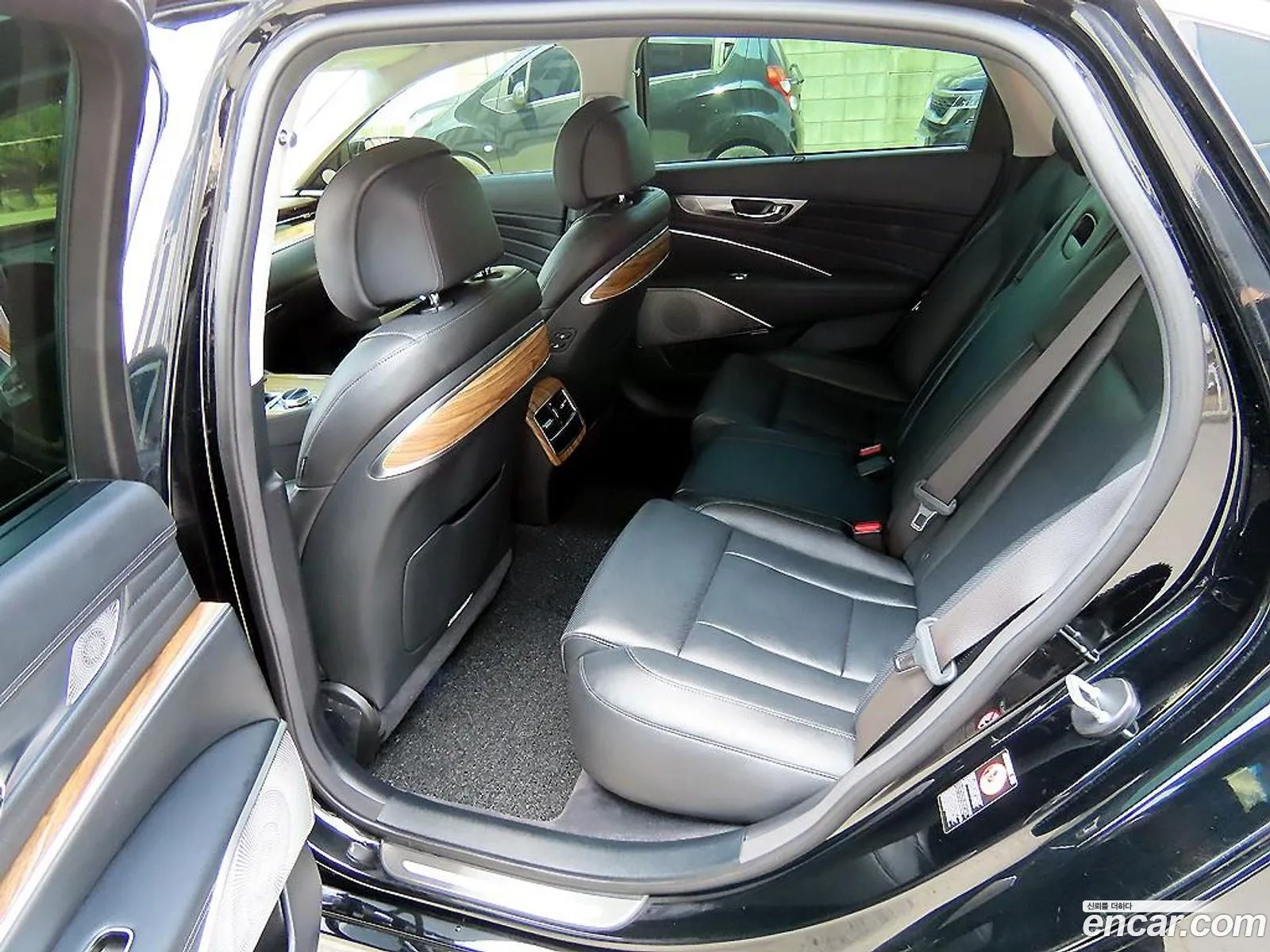 Kia K9 2023 — 17