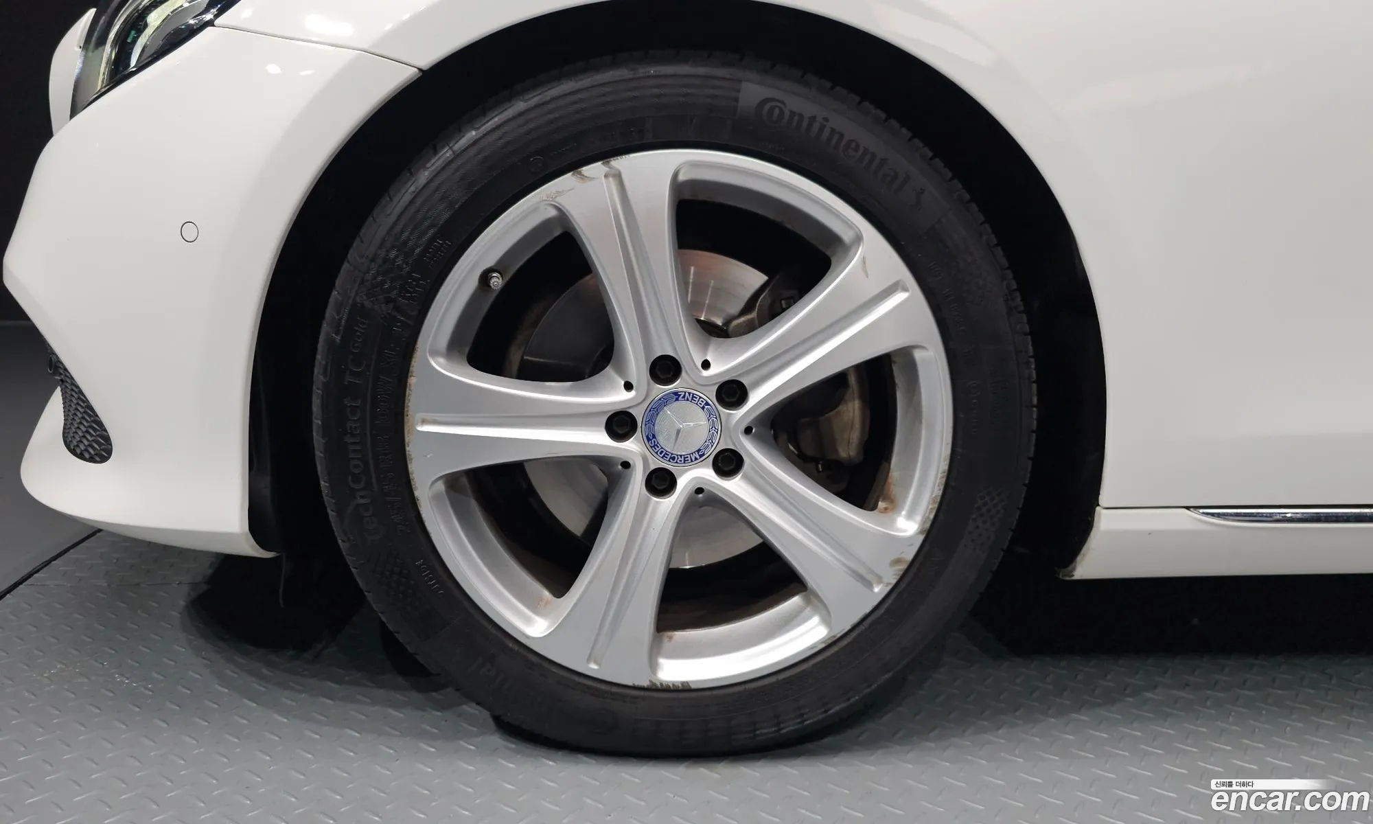Mercedes-Benz E-Class W213 2016 — 17