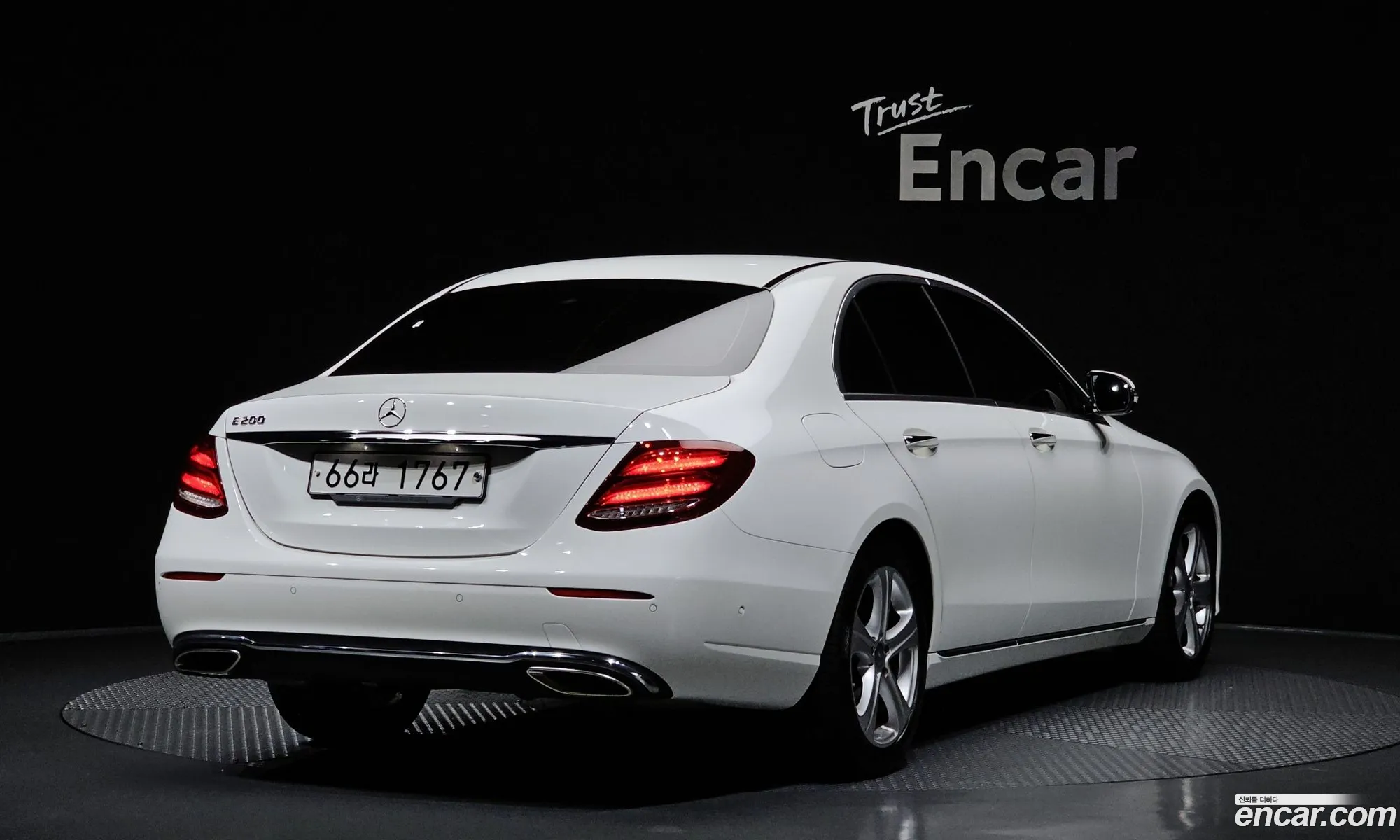 Mercedes-Benz E-Class W213 2016 — 19