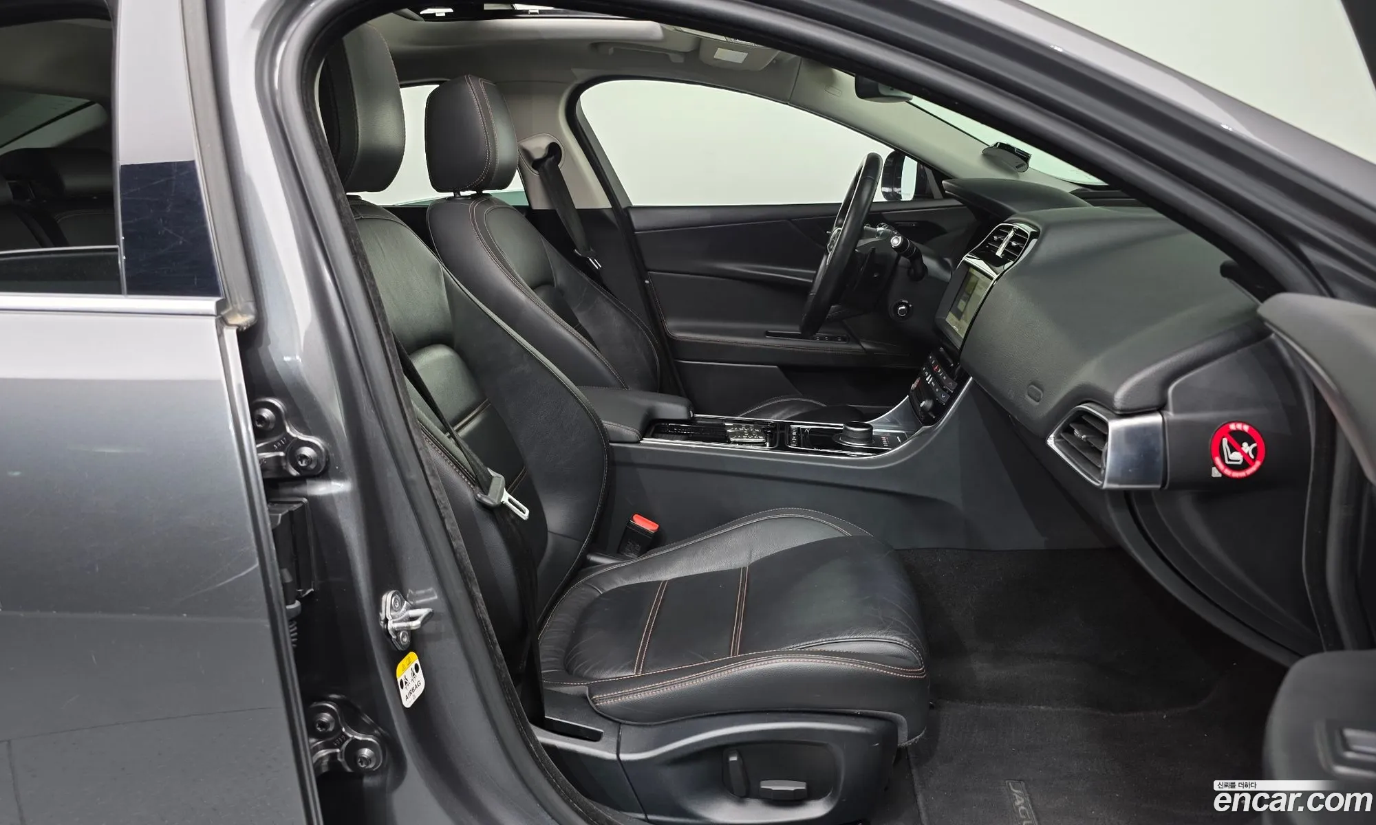 Jaguar XE 2018 SAJAB4BNXJCP34452 — 26