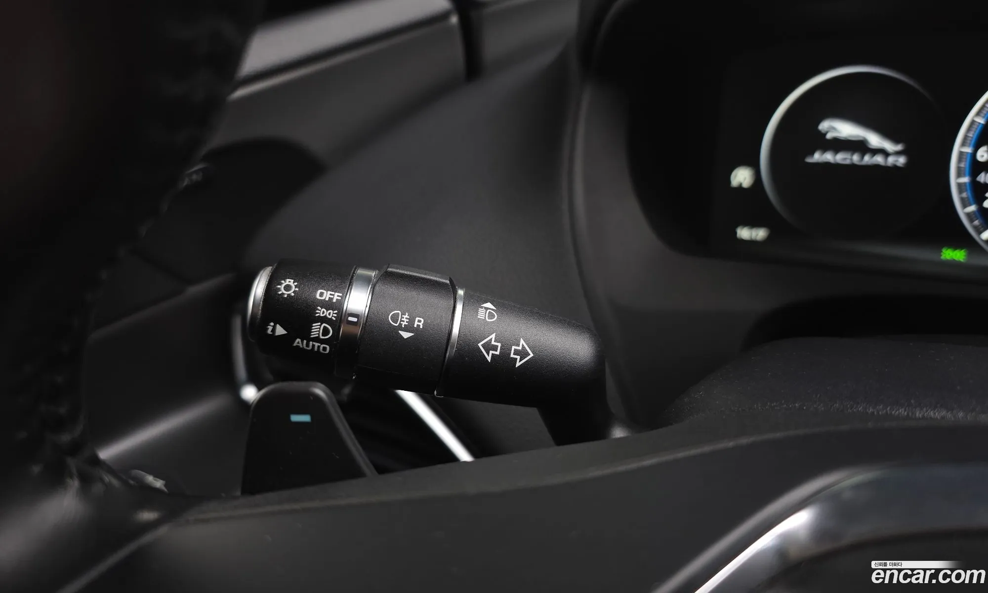 Jaguar XE 2018 SAJAB4BNXJCP34452 — 25