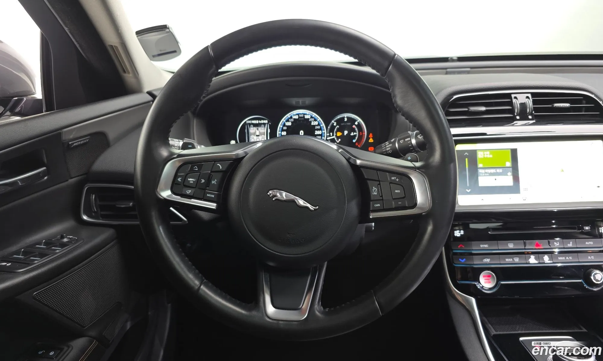Jaguar XE 2018 SAJAB4BNXJCP34452 — 28