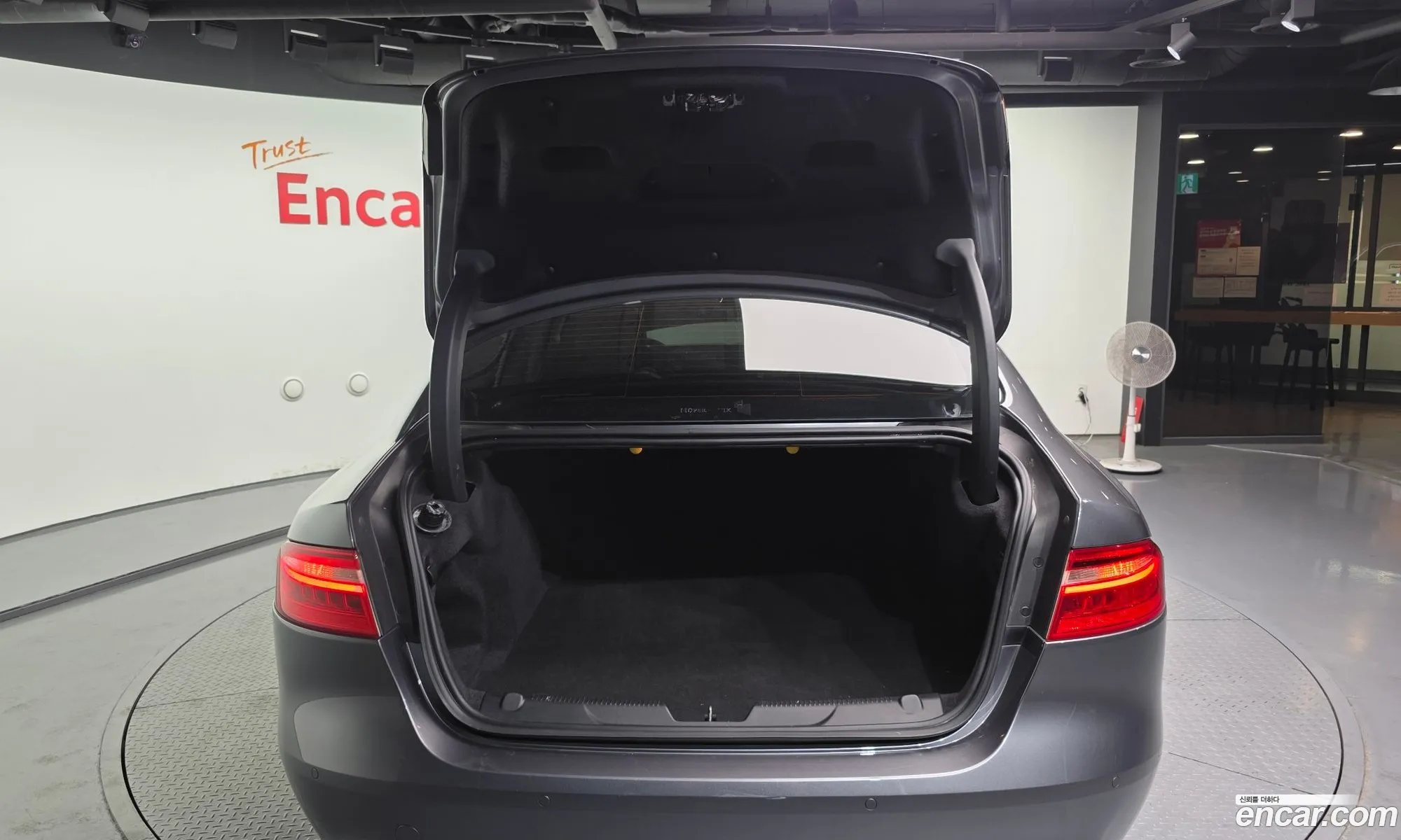 Jaguar XE 2018 SAJAB4BNXJCP34452 — 18