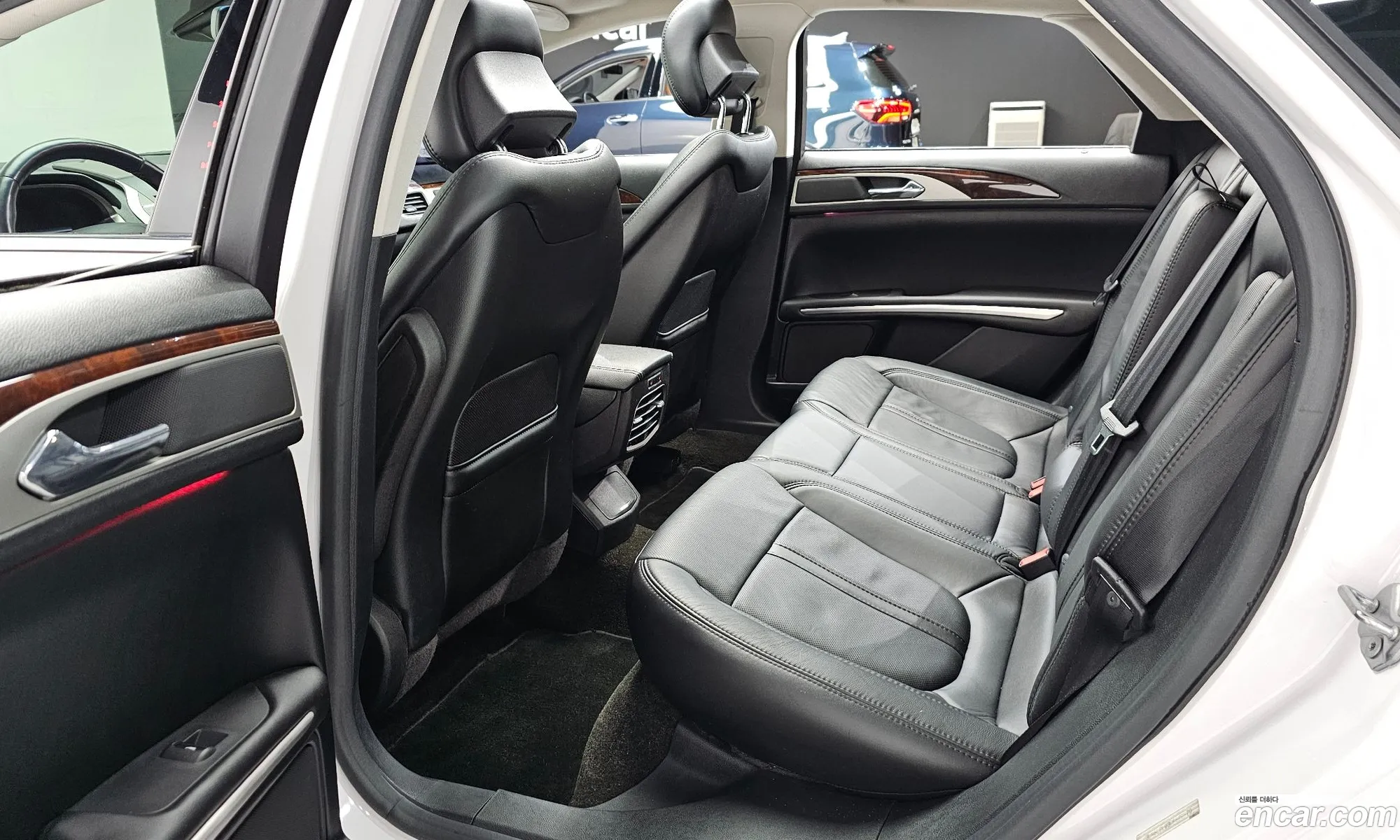 Lincoln MKZ 2016 3LN6L2LU3GR622870 — 12