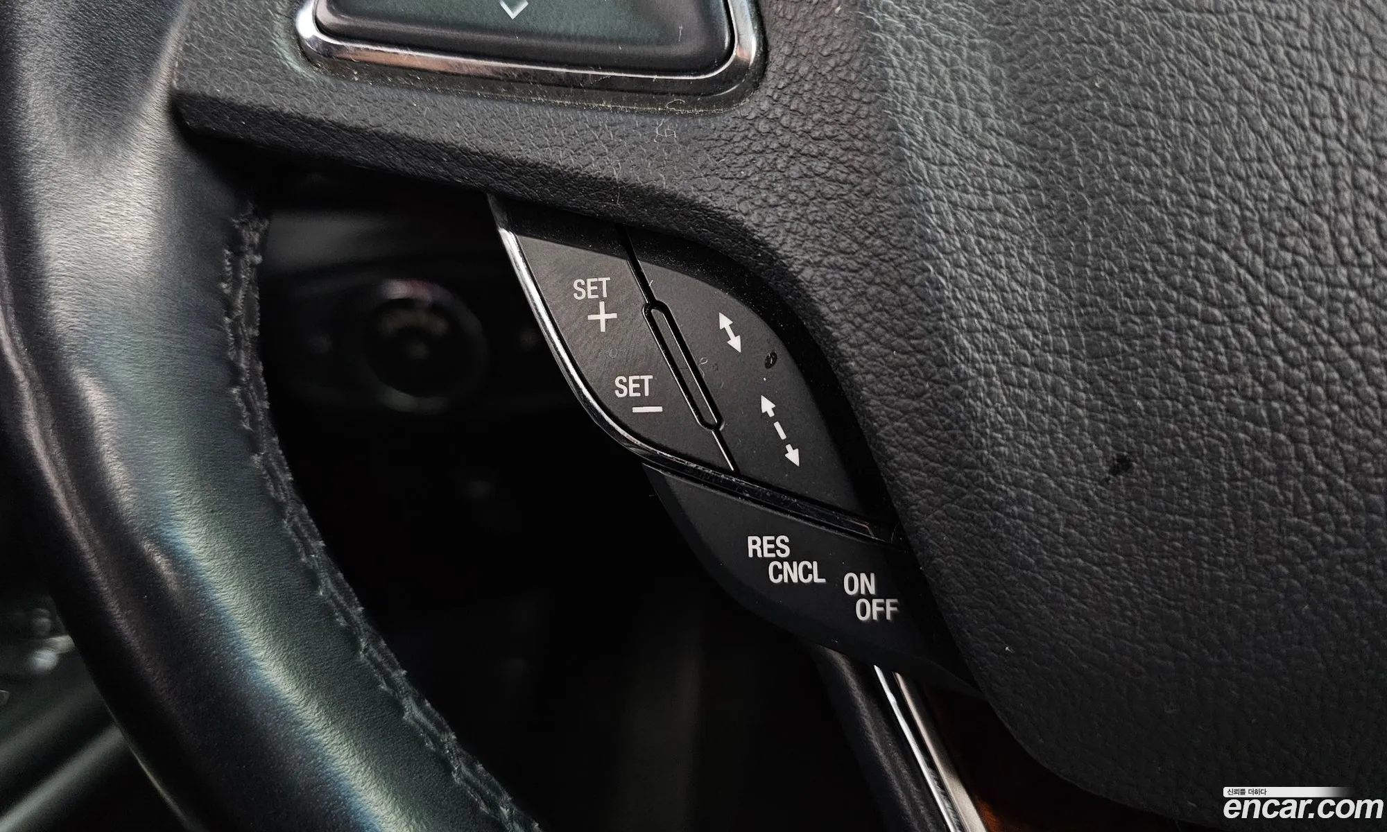 Lincoln MKZ 2016 3LN6L2LU3GR622870 — 18