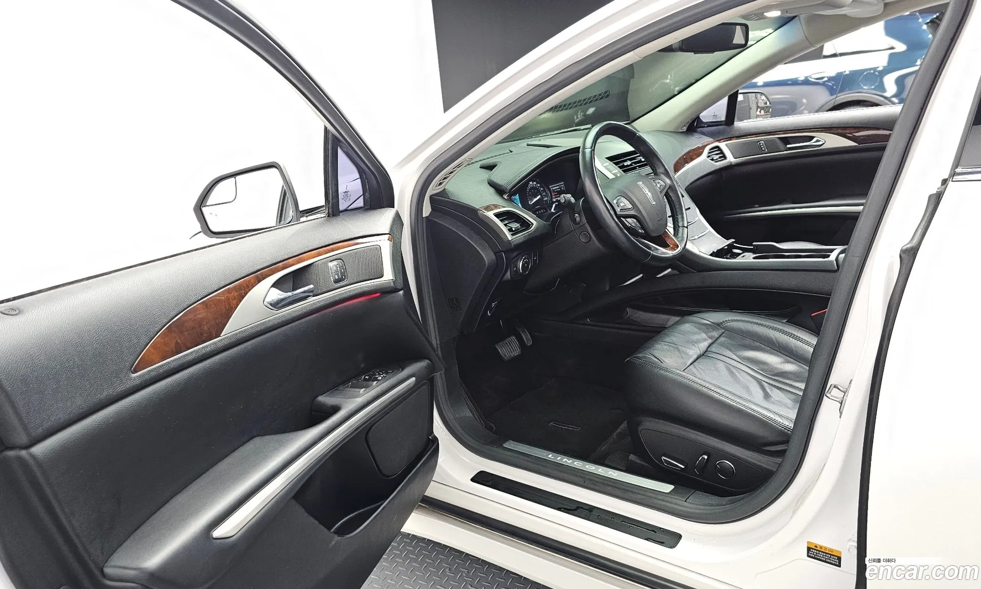 Lincoln MKZ 2016 3LN6L2LU3GR622870 — 16