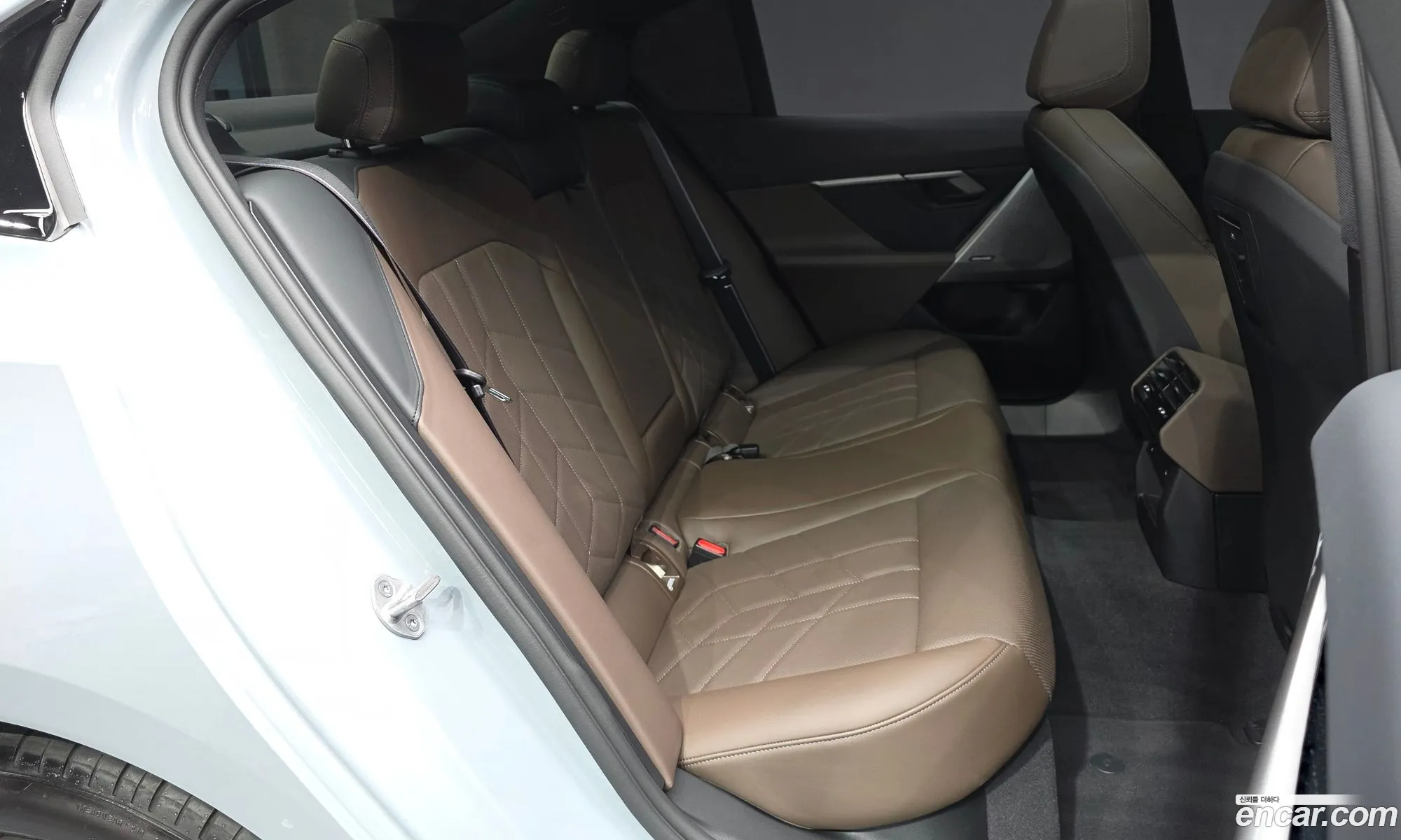 BMW 5 Series 2025 — 17