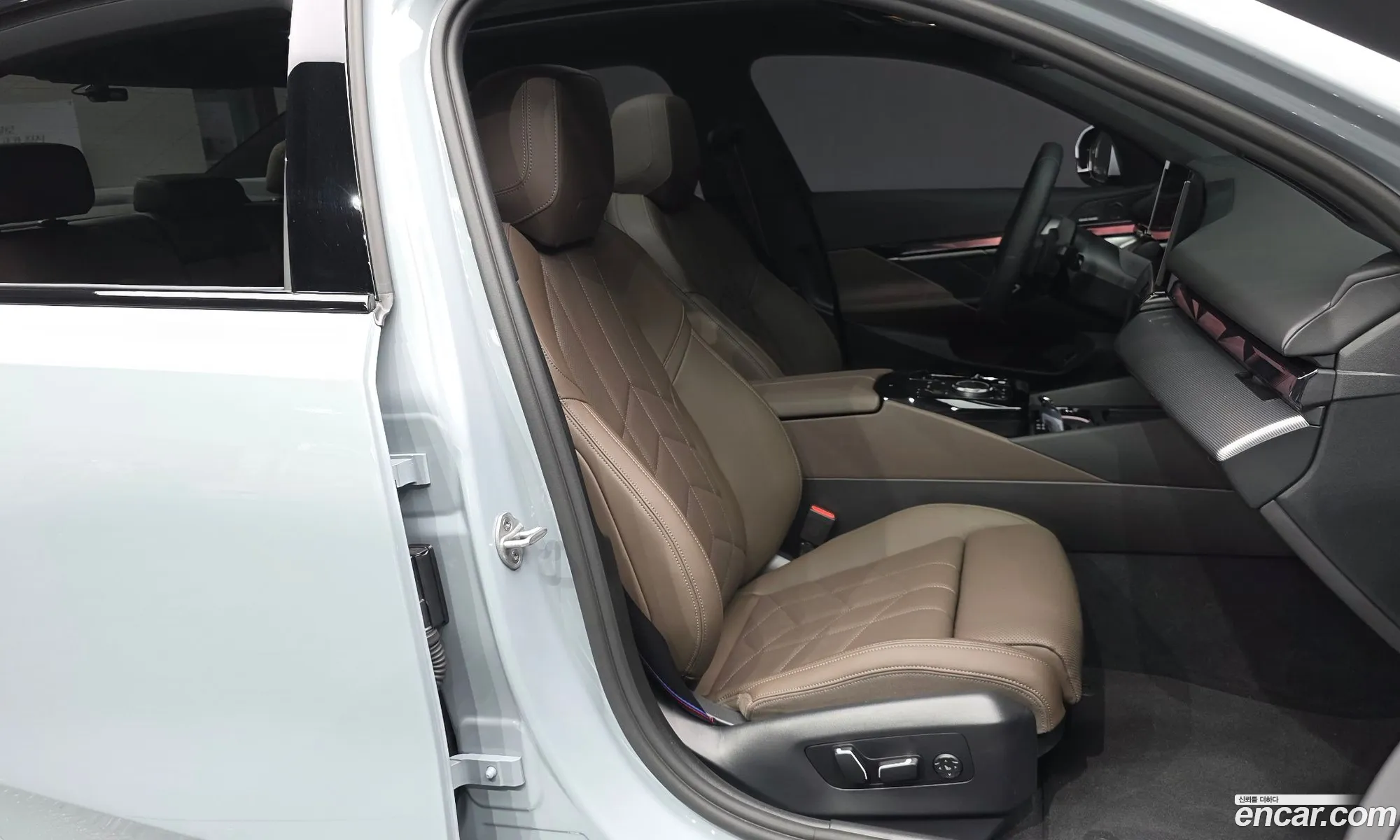 BMW 5 Series 2025 — 12