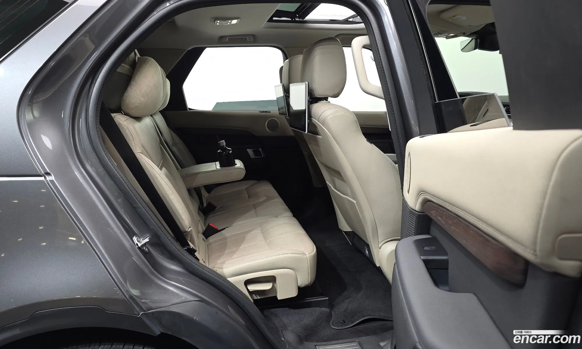 Land Rover Discovery 5 2019 — 16