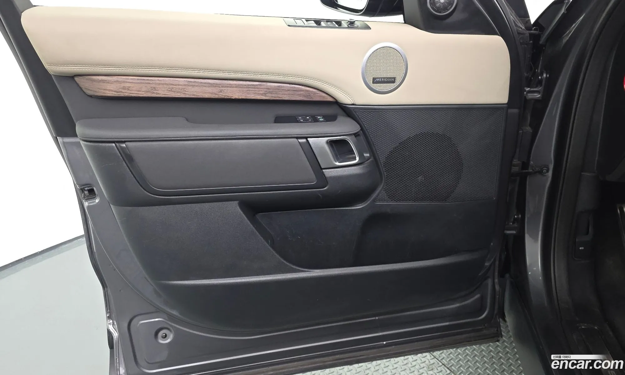 Land Rover Discovery 5 2019 — 25