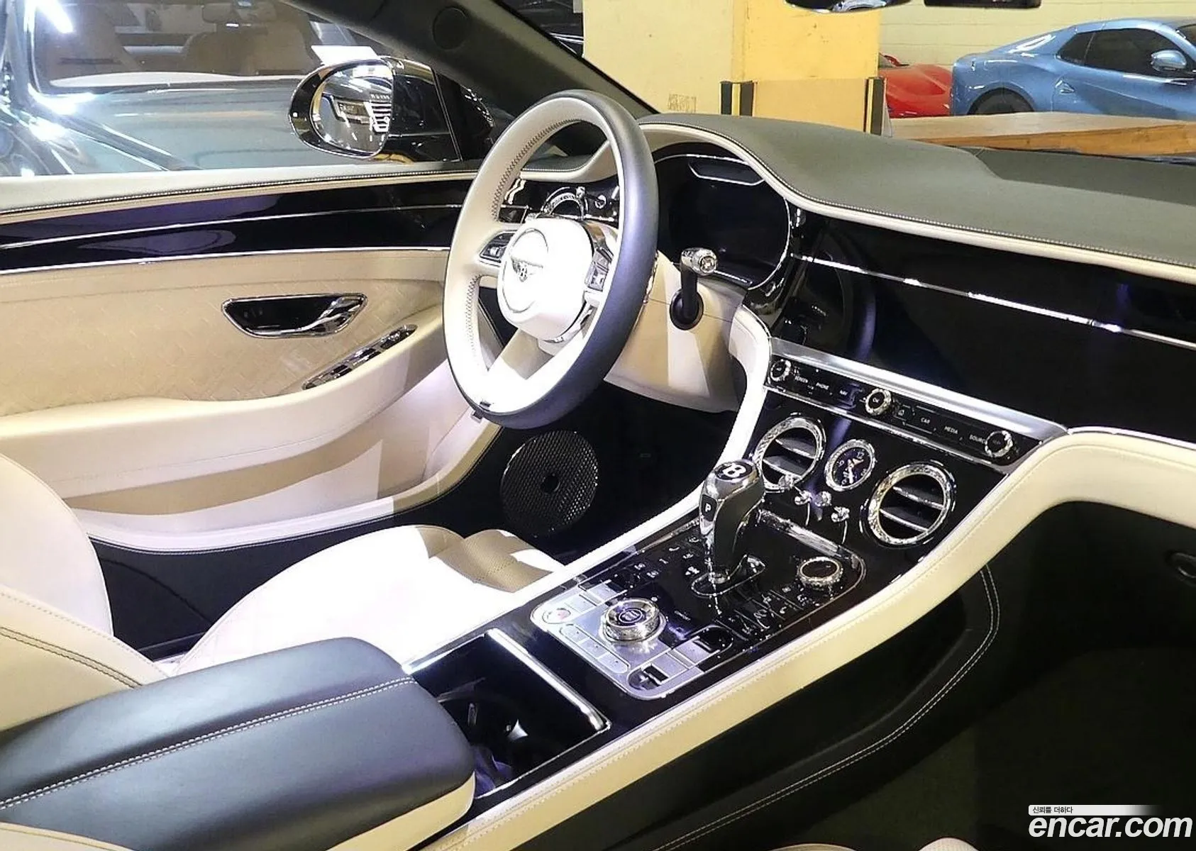 Bentley Continental GT 2023 — 2