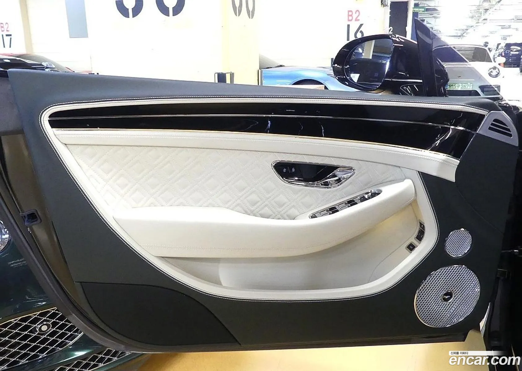 Bentley Continental GT 2023 — 18