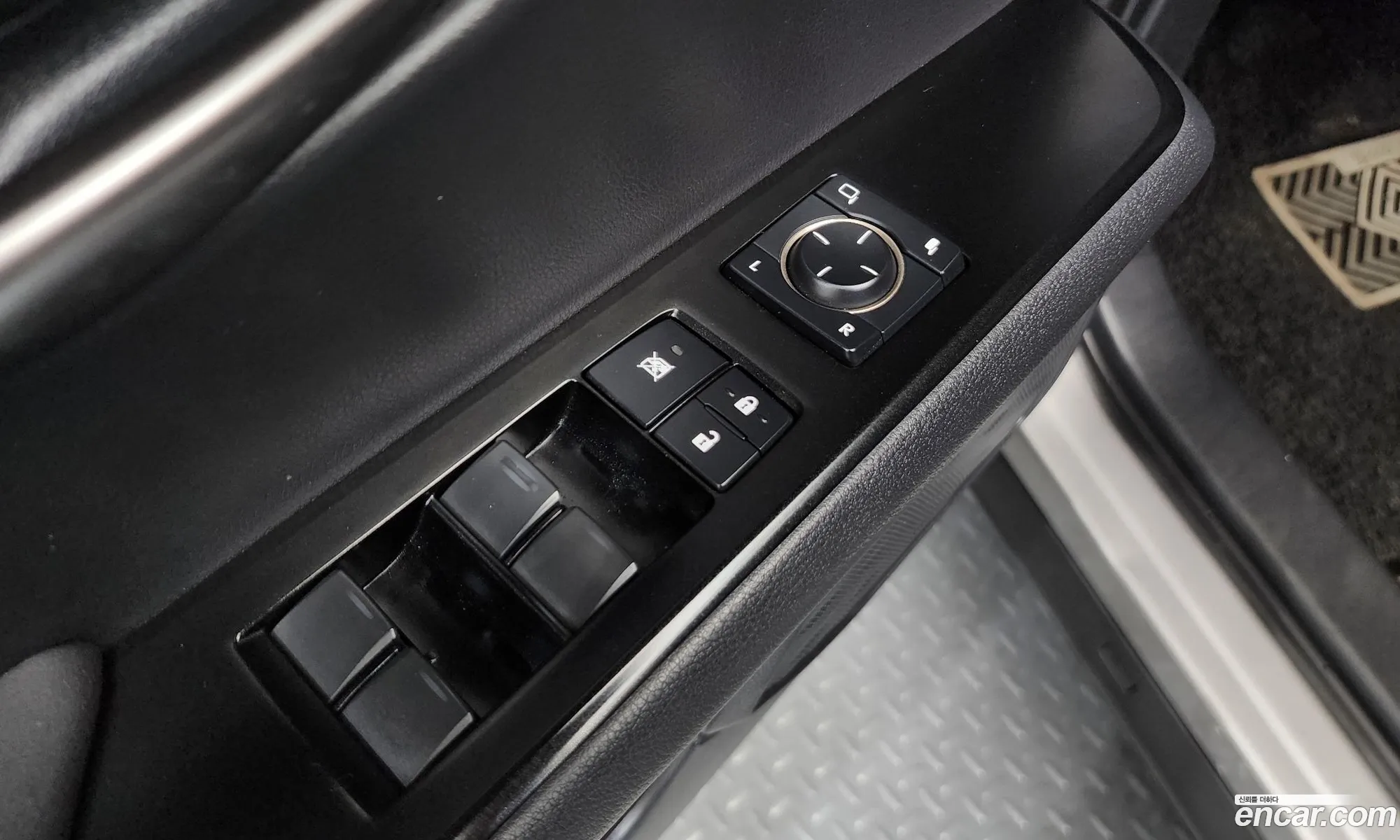 Lexus UX250h 2019 JTHY6JBH9K2008985 — 8