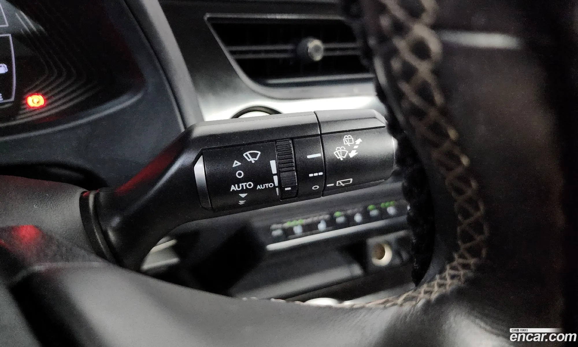 Lexus UX250h 2019 JTHY6JBH9K2008985 — 30