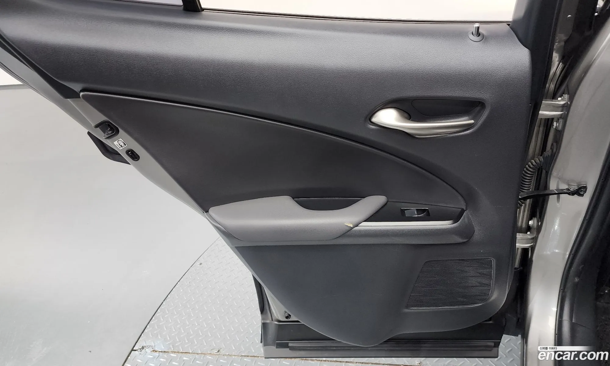 Lexus UX250h 2019 JTHY6JBH9K2008985 — 27