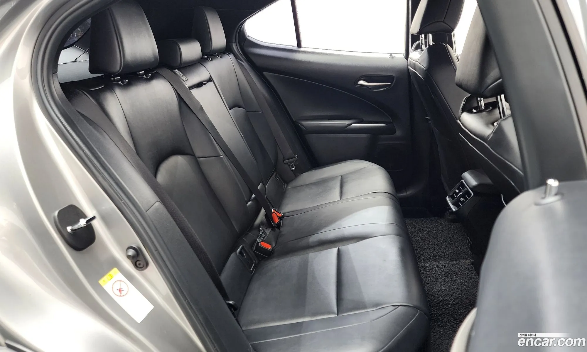 Lexus UX250h 2019 JTHY6JBH9K2008985 — 23