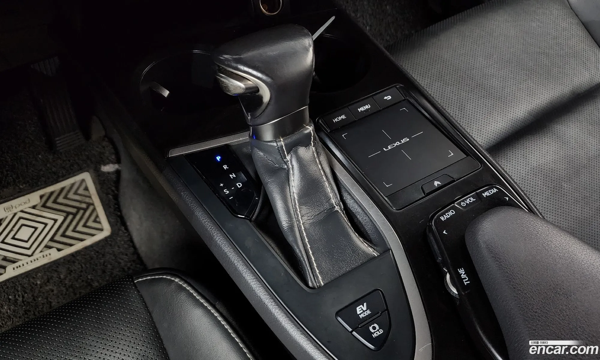 Lexus UX250h