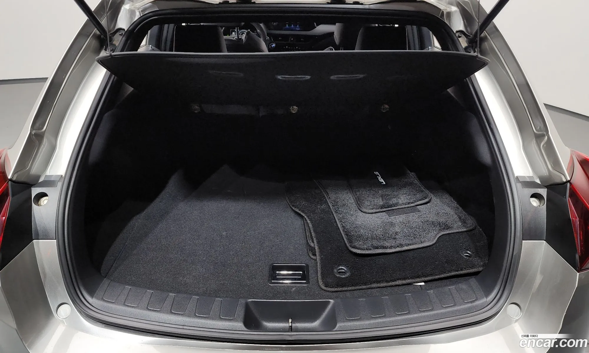 Lexus UX250h 2019 JTHY6JBH9K2008985 — 16