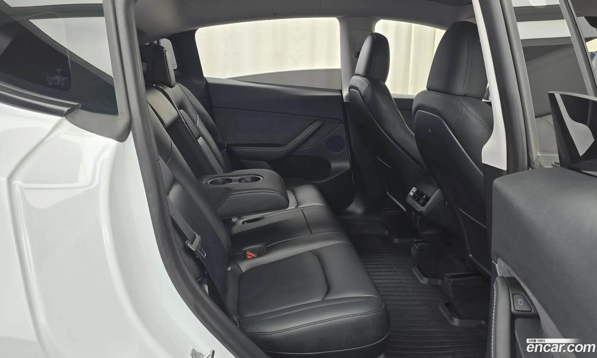 Tesla Model Y 2024 — 14