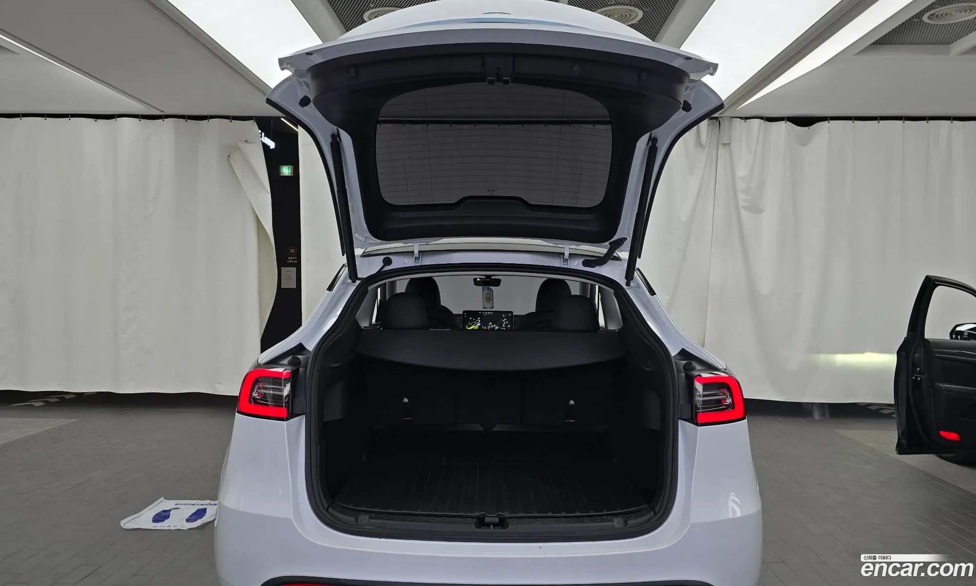 Tesla Model Y 2024 — 16