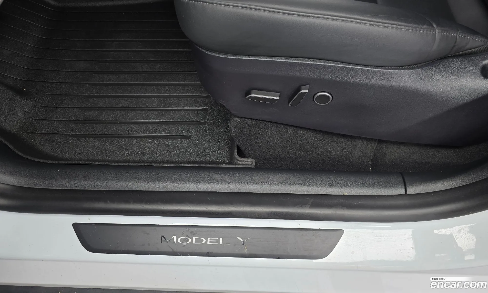 Tesla Model Y 2024 — 17