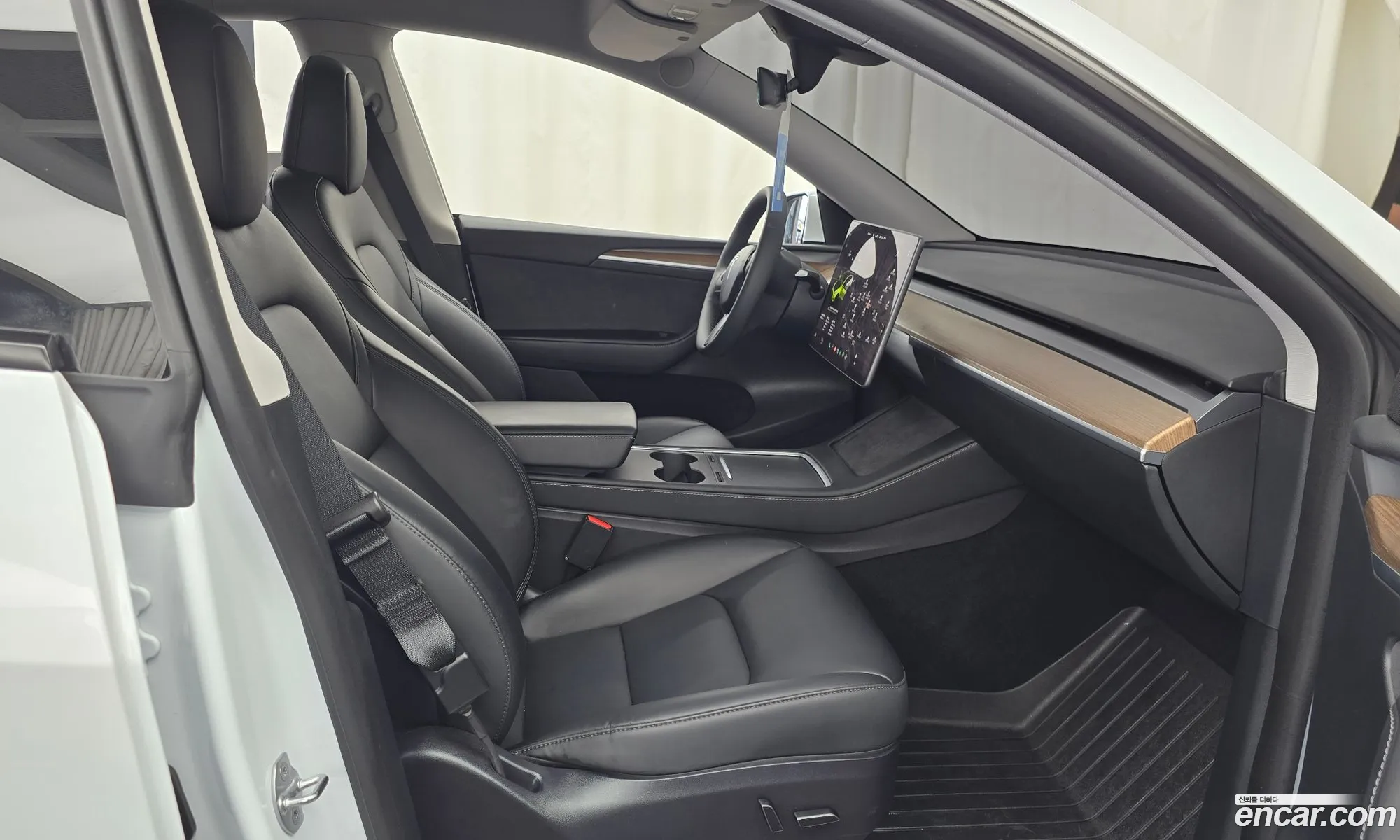 Tesla Model Y 2024 — 9