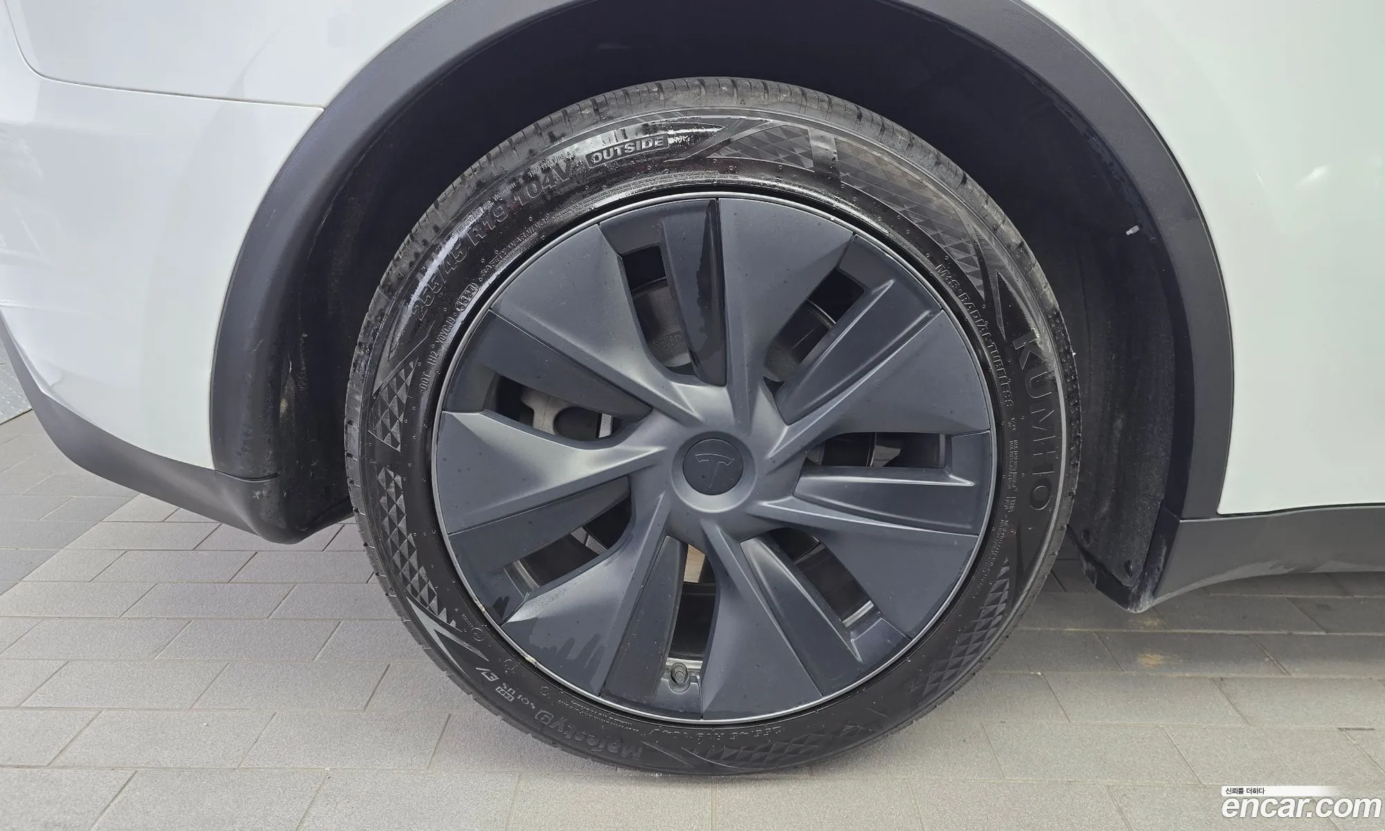 Tesla Model Y 2024 — 6