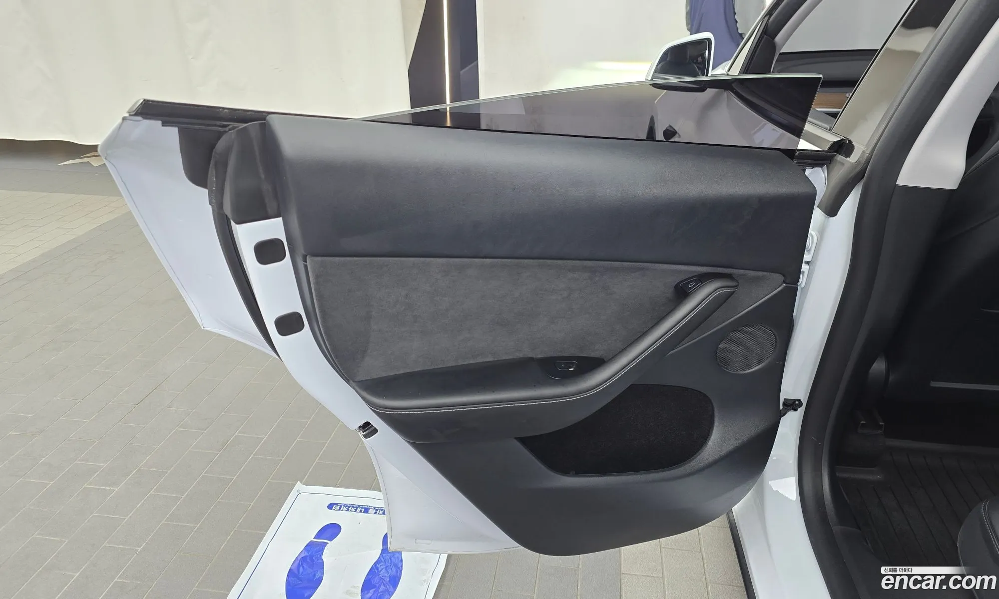 Tesla Model Y 2024 — 7