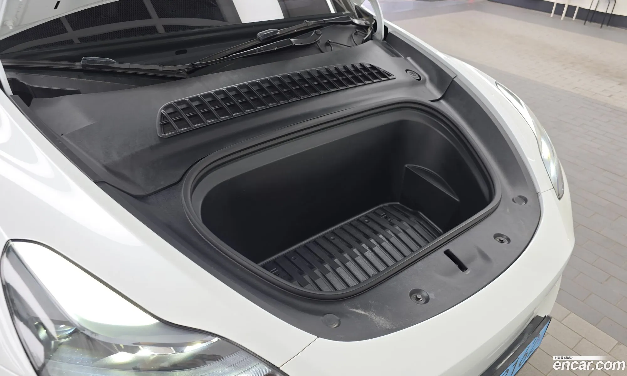 Tesla Model Y 2024 — 8