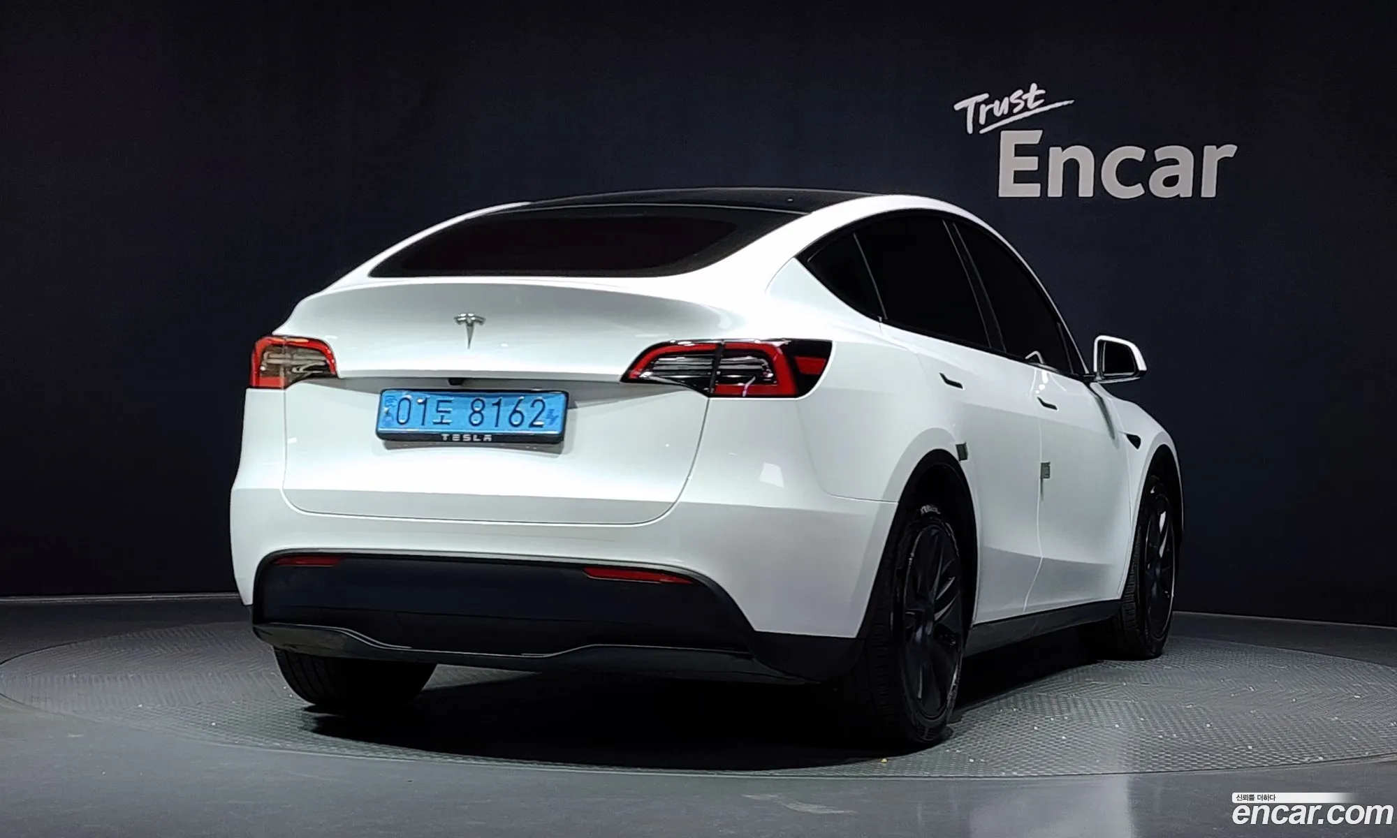 Tesla Model Y 2024 — 12